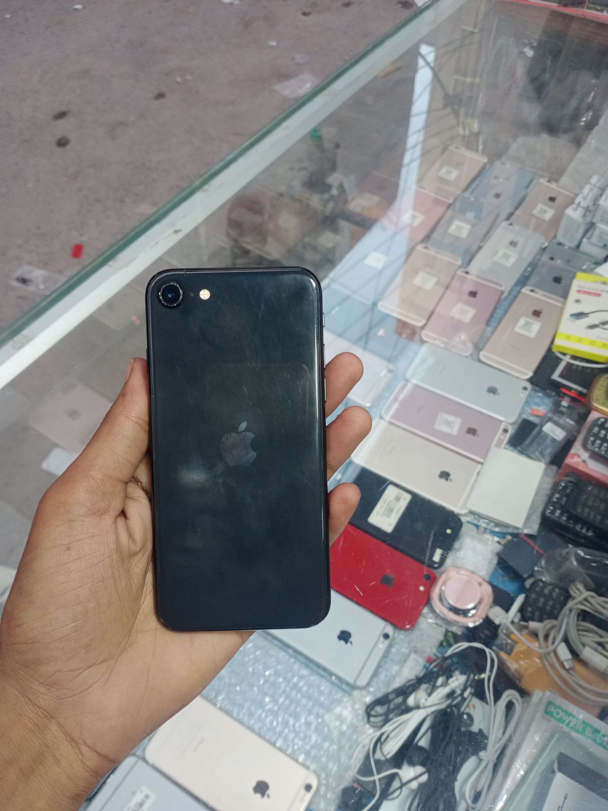 iPhone SE (2022) · 64GB - photo 3