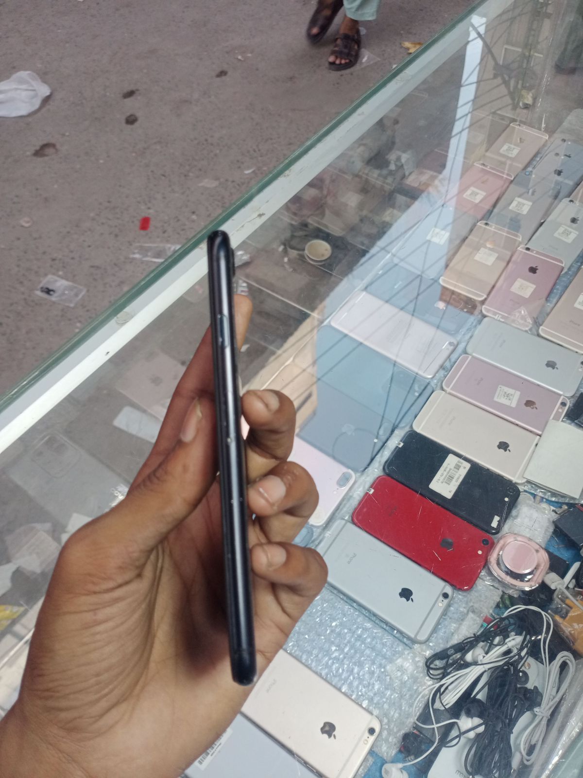 iPhone SE (2022) · 64GB - photo 4