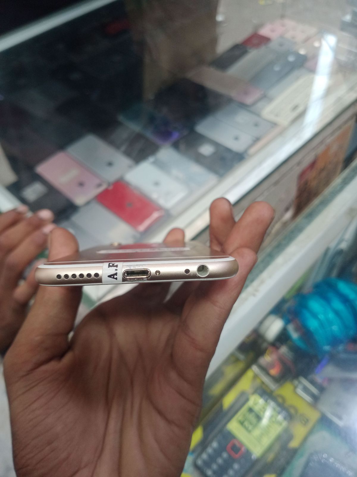 iPhone 6s · 64GB - photo 2