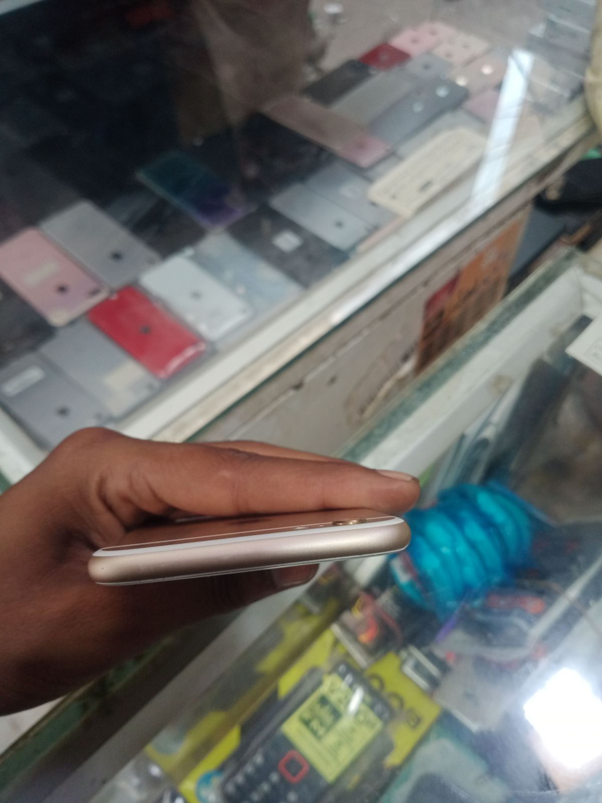 iPhone 6s · 64GB - photo 4