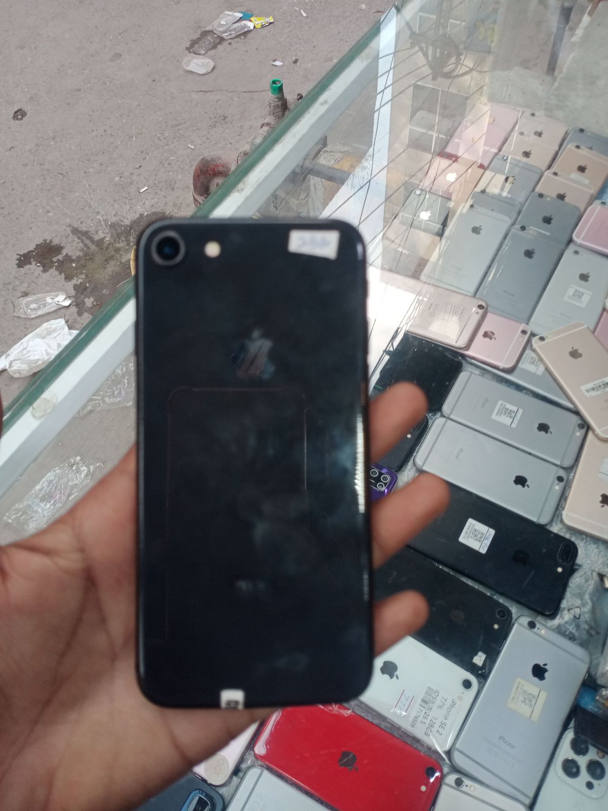 iPhone 8 · 256GB - photo 1