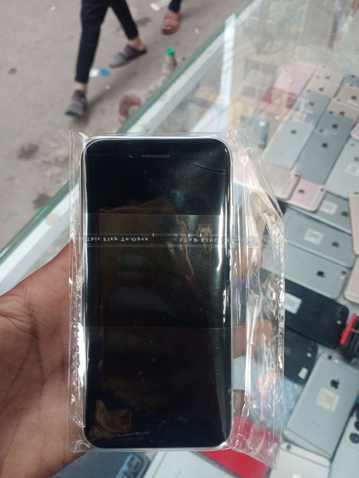iPhone SE (2022) · 128GB - photo 2