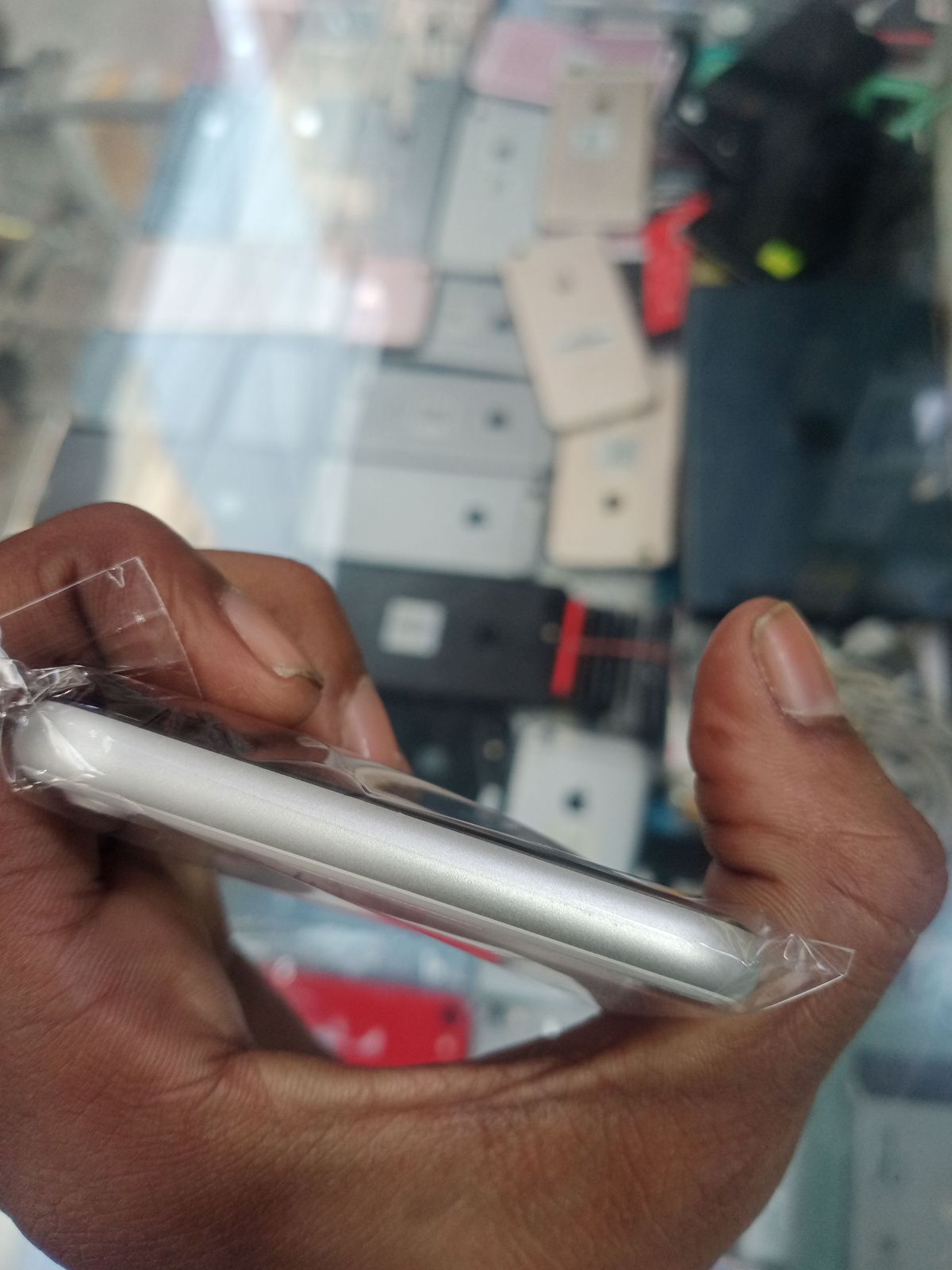 iPhone SE (2022) · 128GB - photo 4