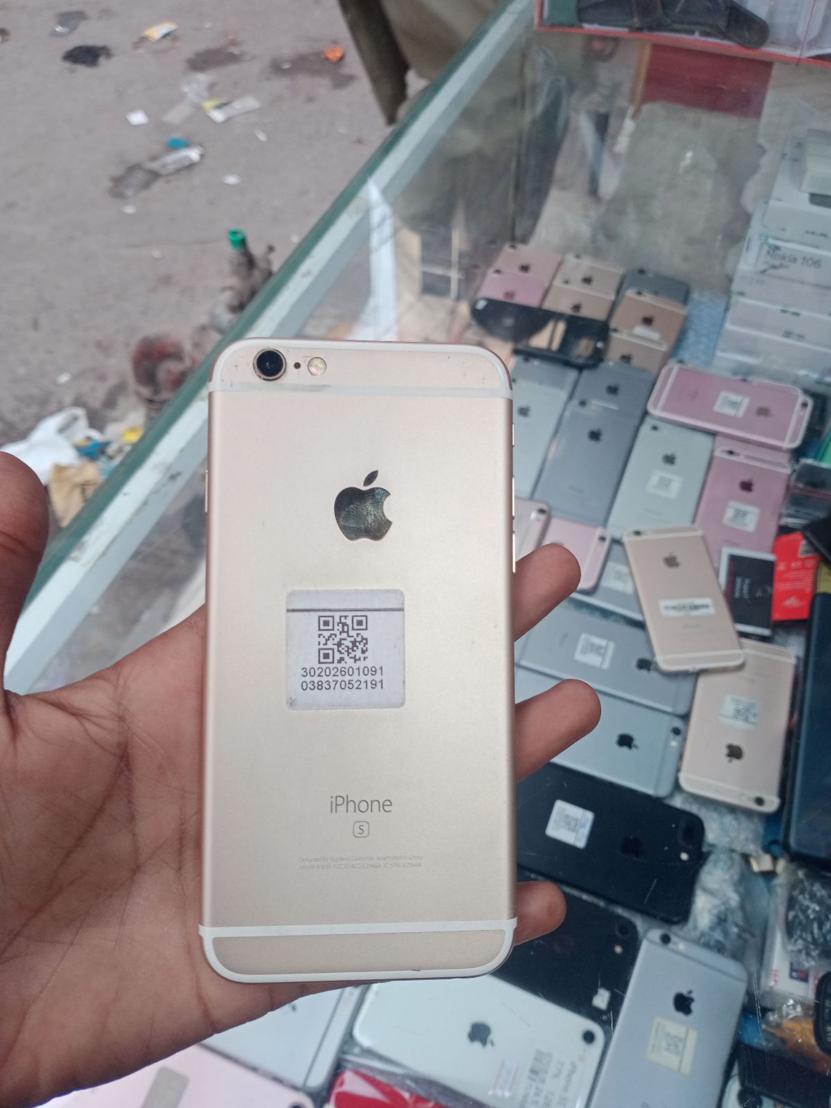iPhone 6s · 64GB - photo 1