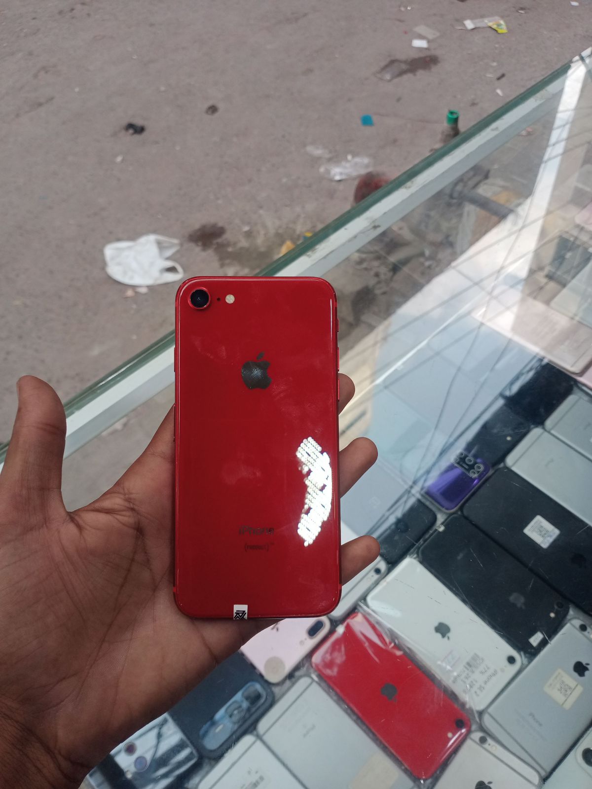 iPhone 8 · 64GB - photo 2