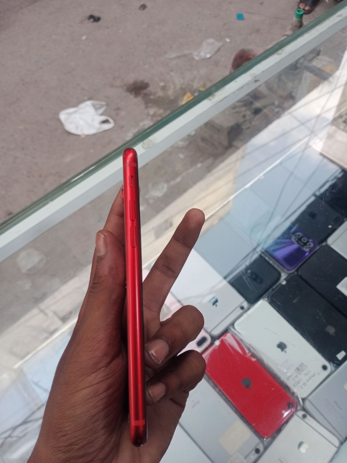iPhone 8 · 64GB - photo 4