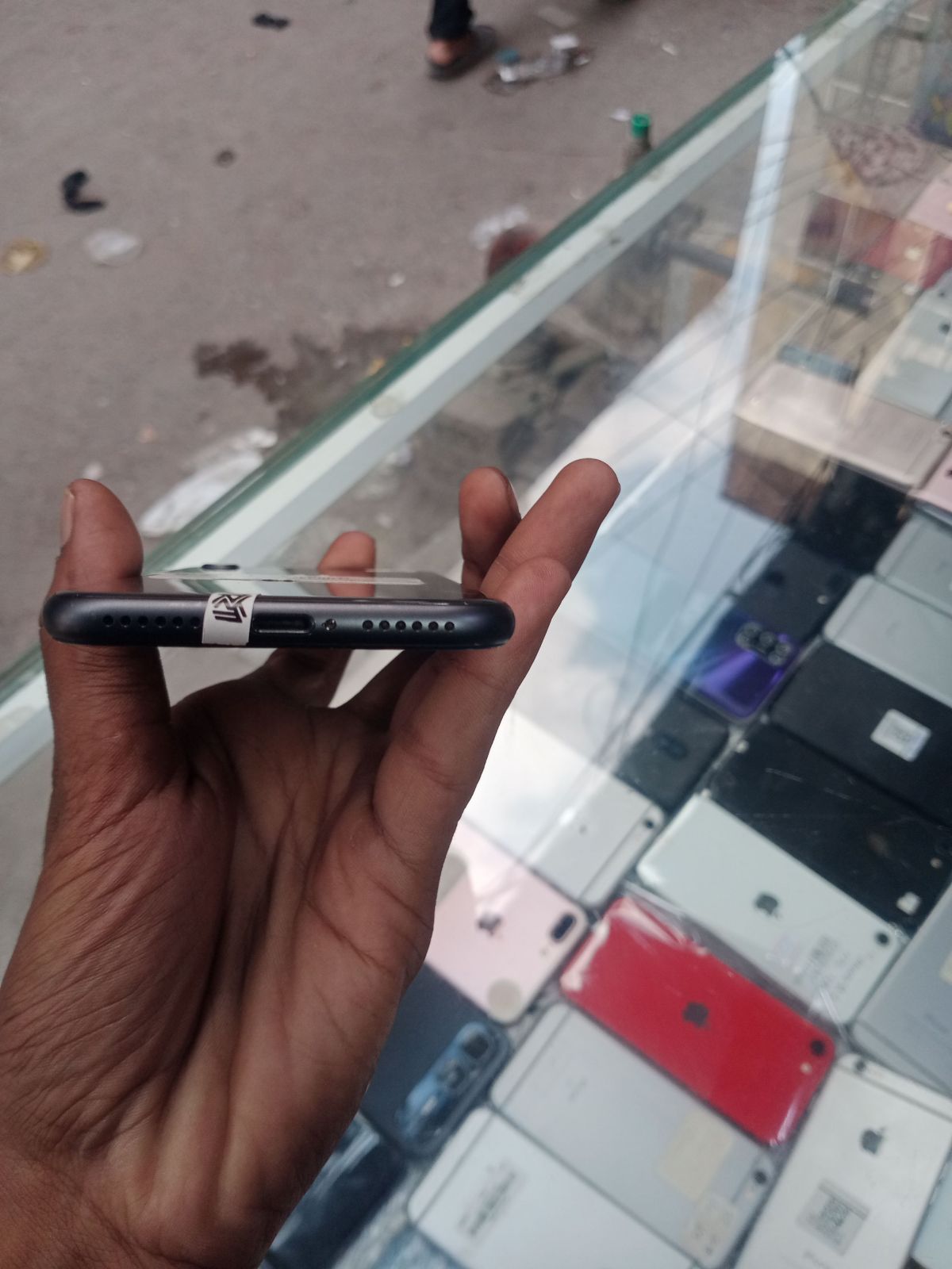 iPhone 8 · 64GB - photo 2