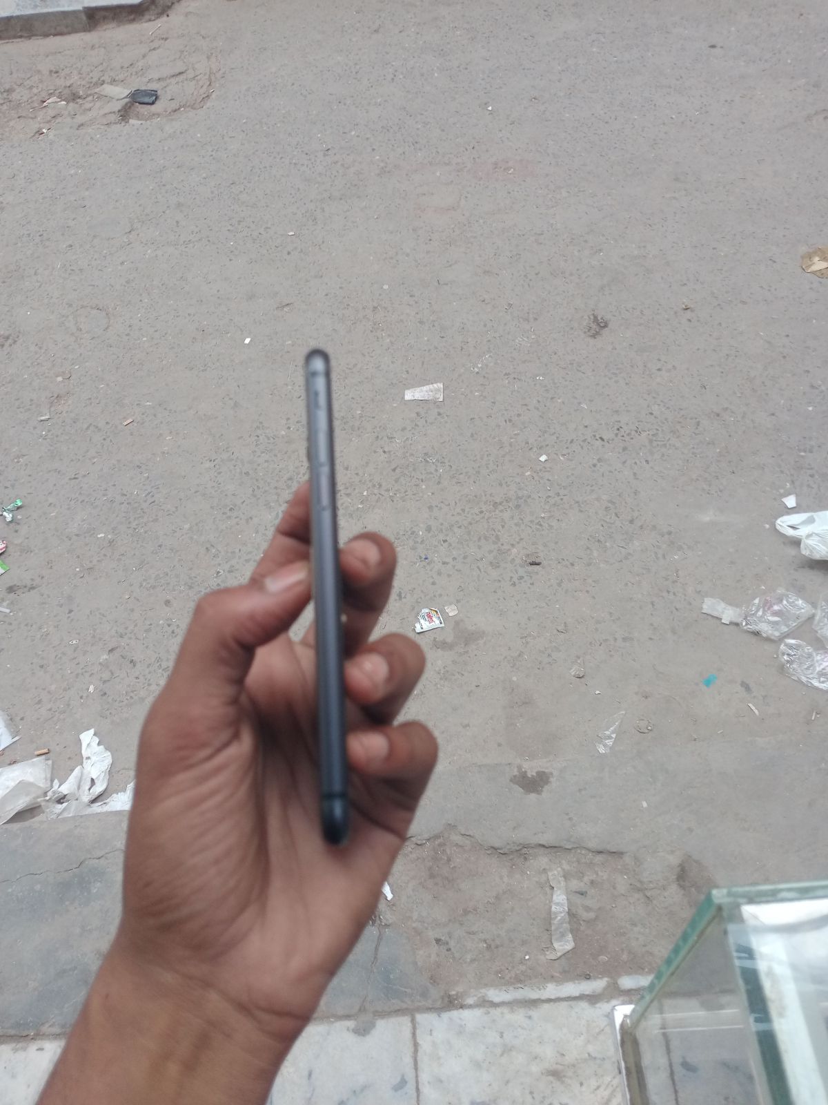 iPhone 8 · 64GB - photo 4