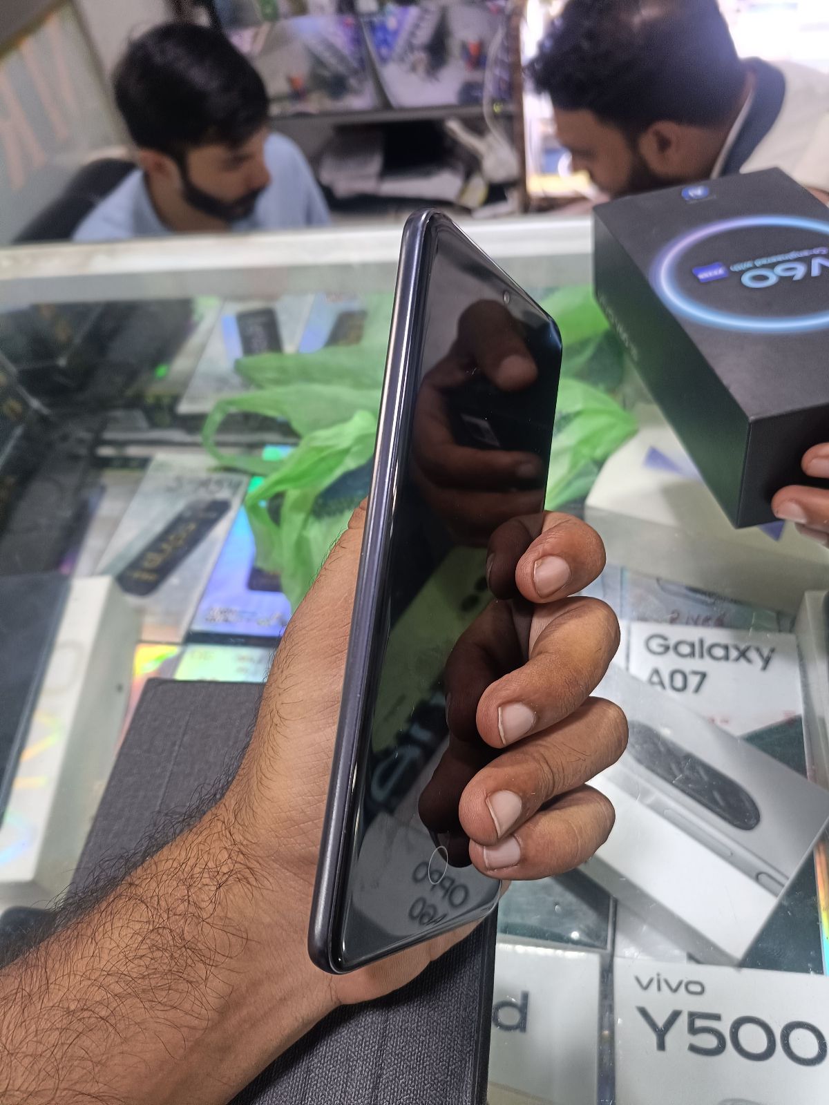 Vivo V60 · 12GB / 512GB - photo 3
