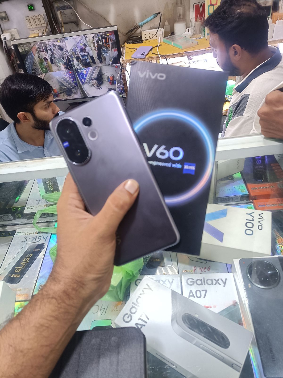 Vivo V60 · 12GB / 512GB - photo 4