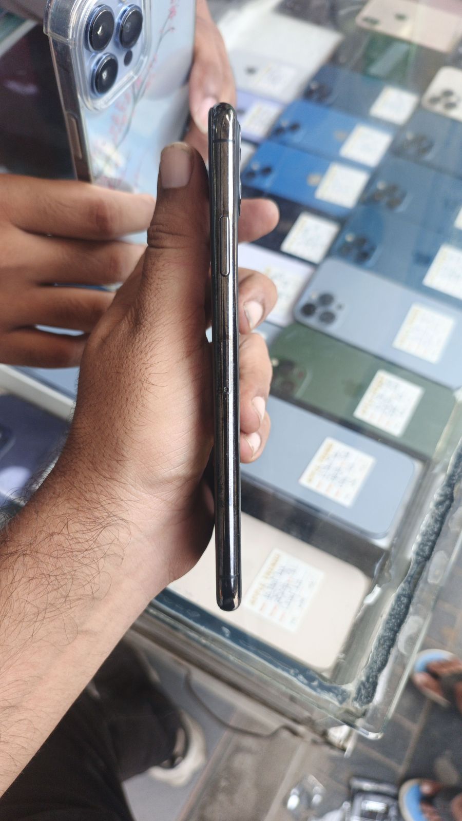iPhone 11 Pro Max · 256GB - photo 3