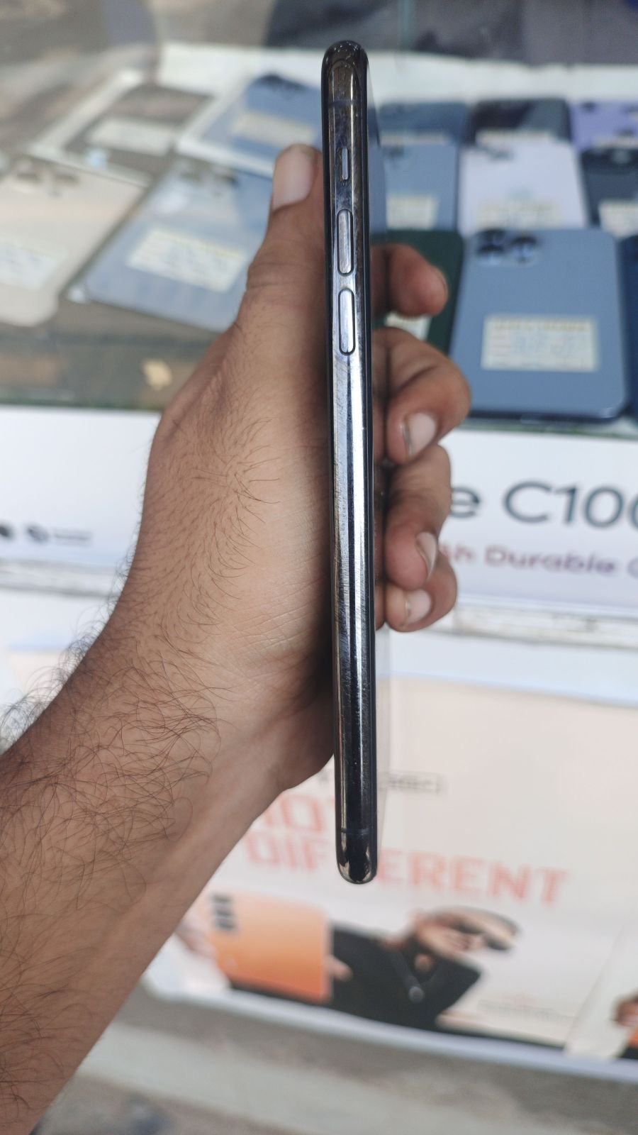 iPhone 11 Pro Max · 256GB - photo 4