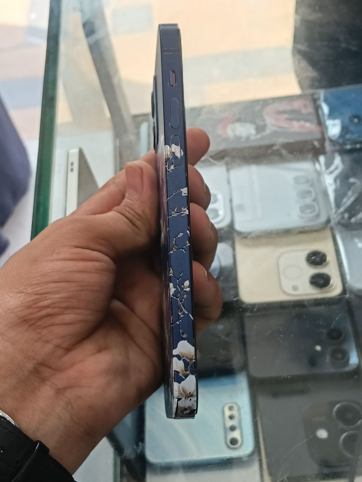 iPhone 12 · 128GB - photo 2