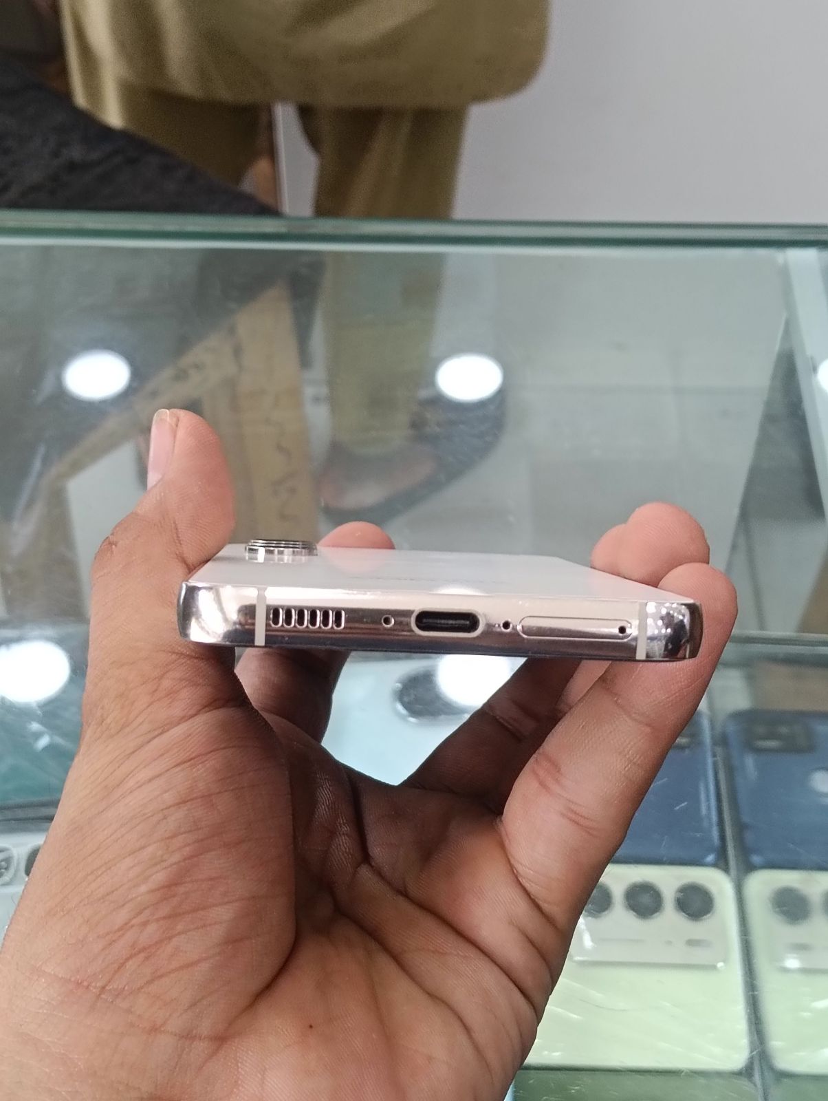 Galaxy S23 · 8GB / 128GB - photo 2