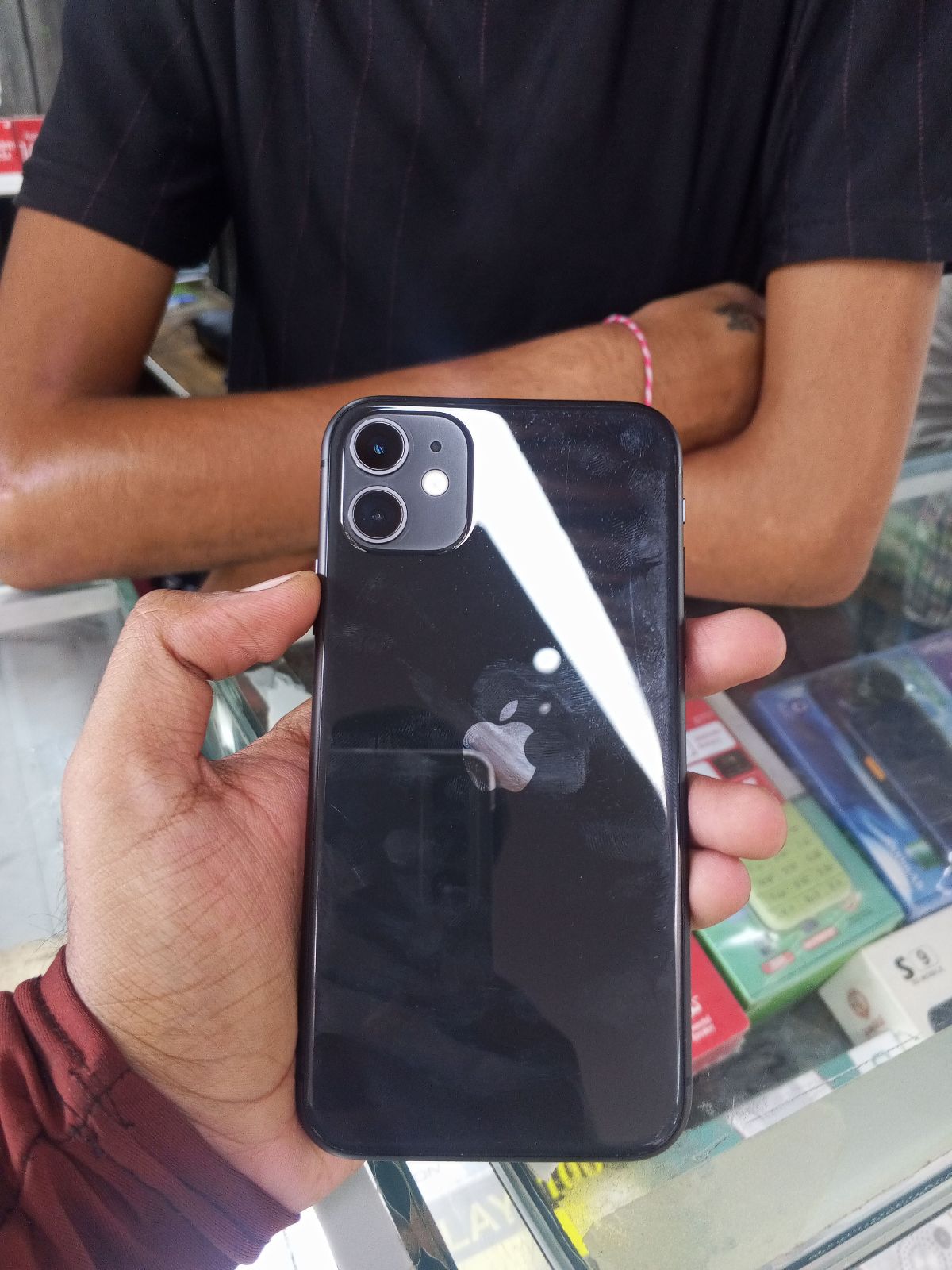 iPhone 11 · 64GB - photo 2