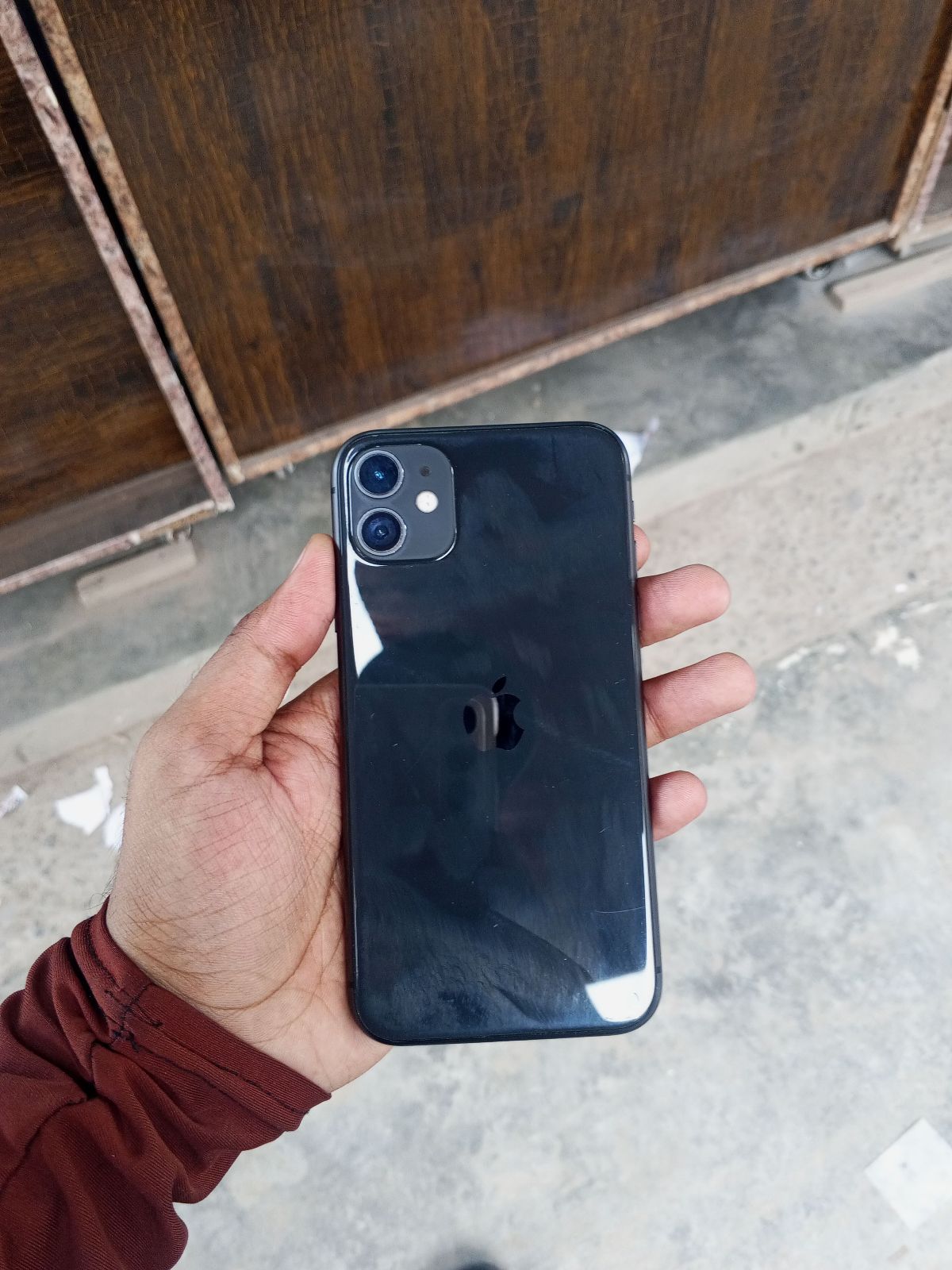 iPhone 11 · 64GB - photo 3