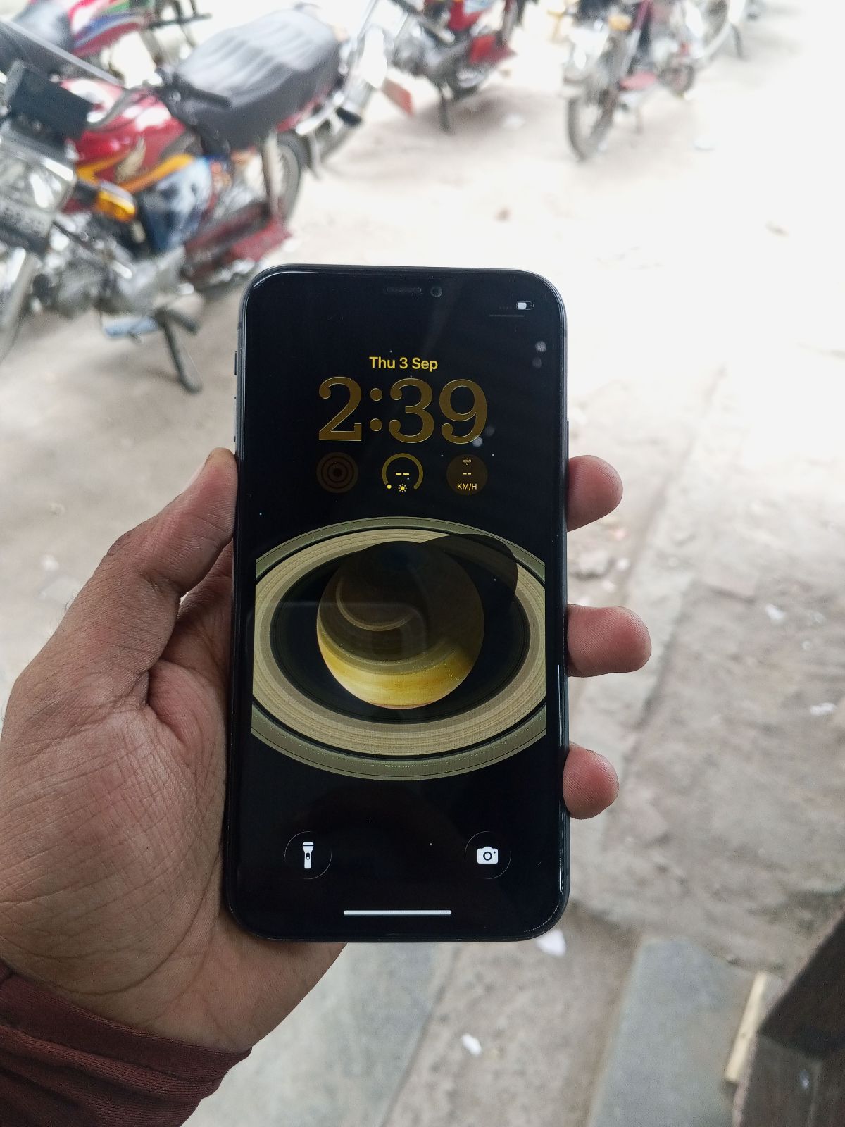 iPhone 11 · 64GB - photo 2