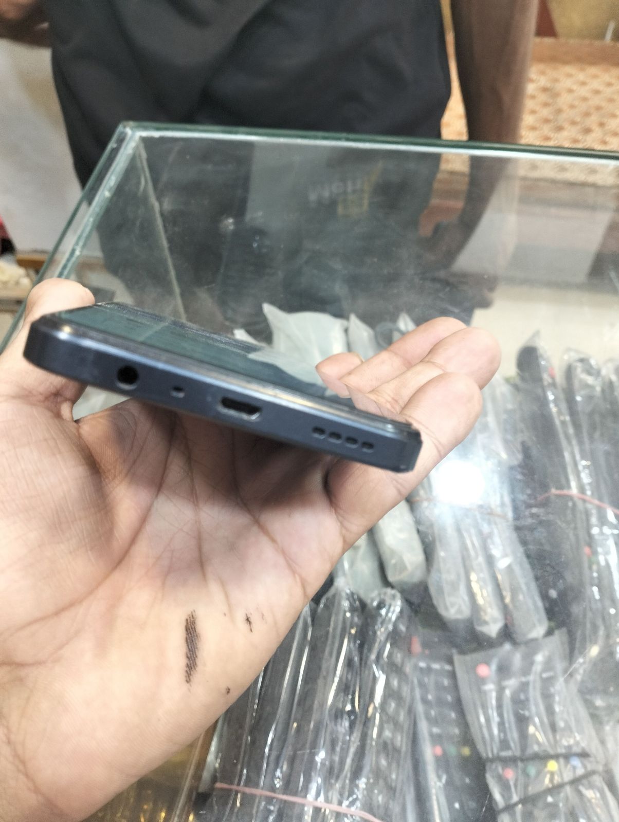 Realme C33 · 4GB / 64GB - photo 3