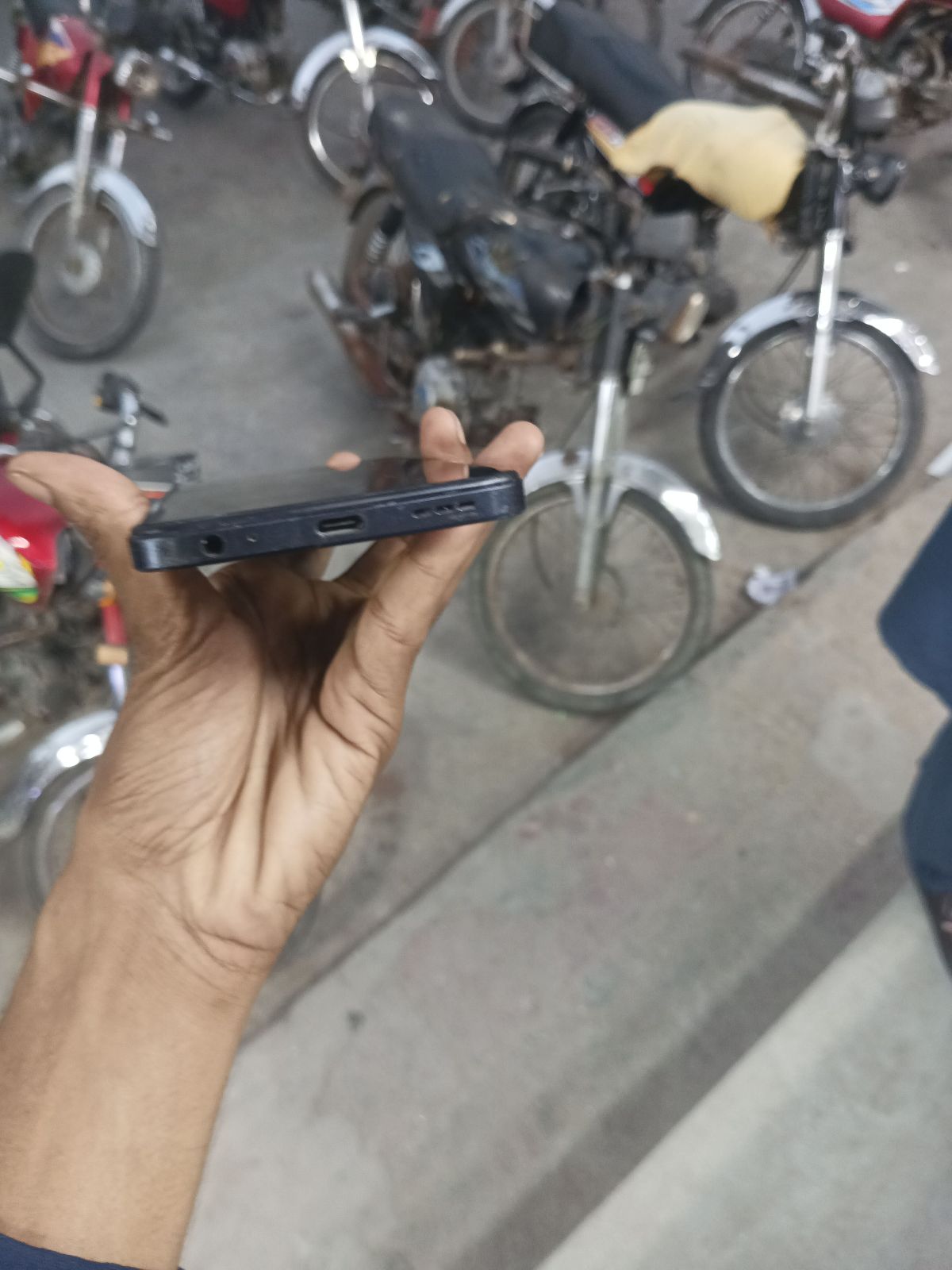 Infinix Hot 30 Play · 4GB / 64GB - photo 3