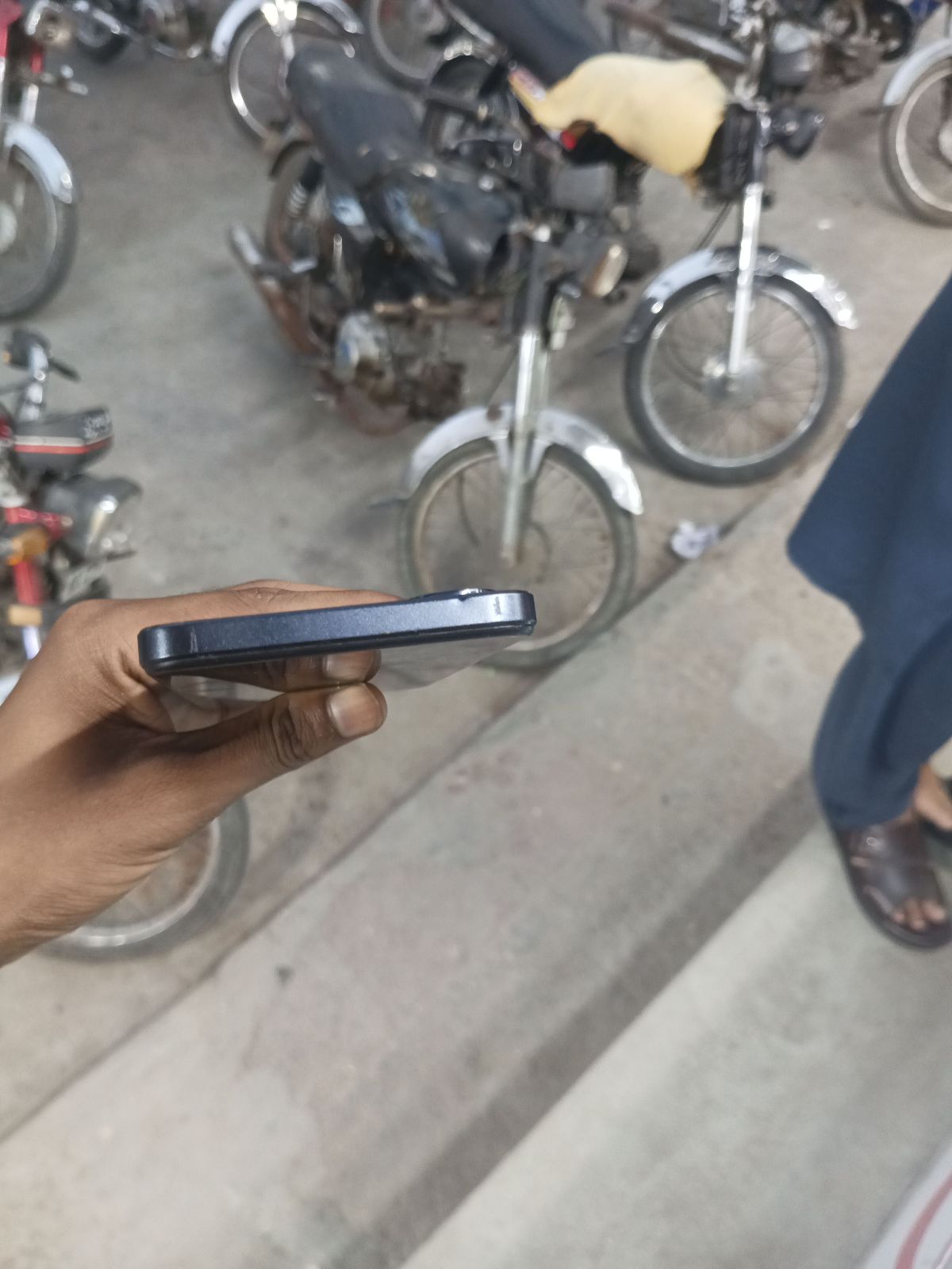 Infinix Hot 30 Play · 4GB / 64GB - photo 4