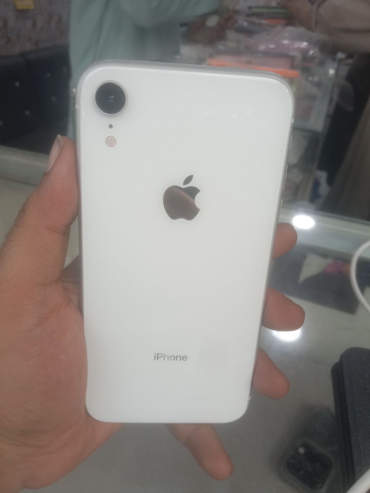 iPhone XR · 128GB - photo 1
