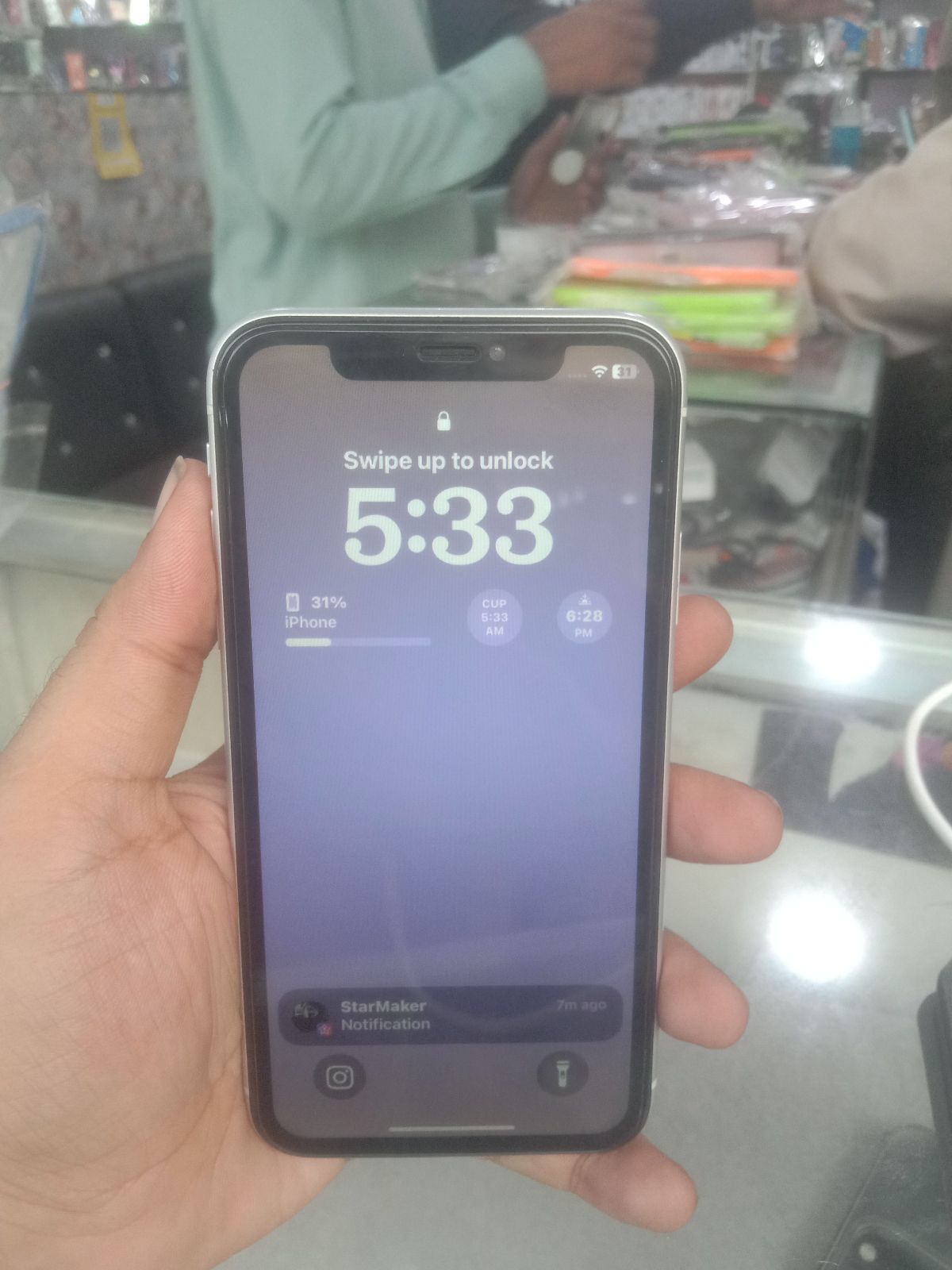 iPhone XR · 128GB - photo 2