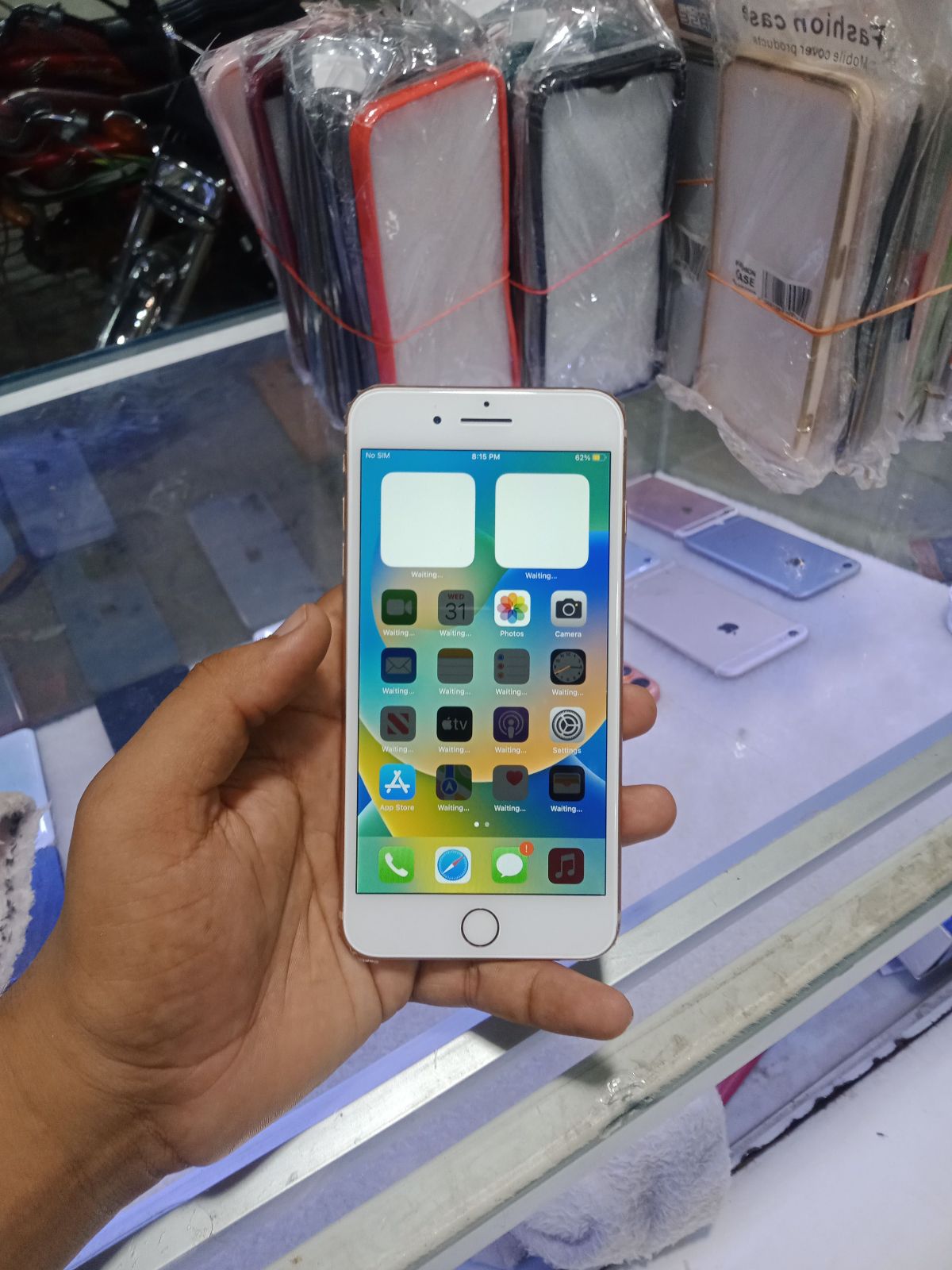 iPhone 8 Plus · 64GB - photo 1