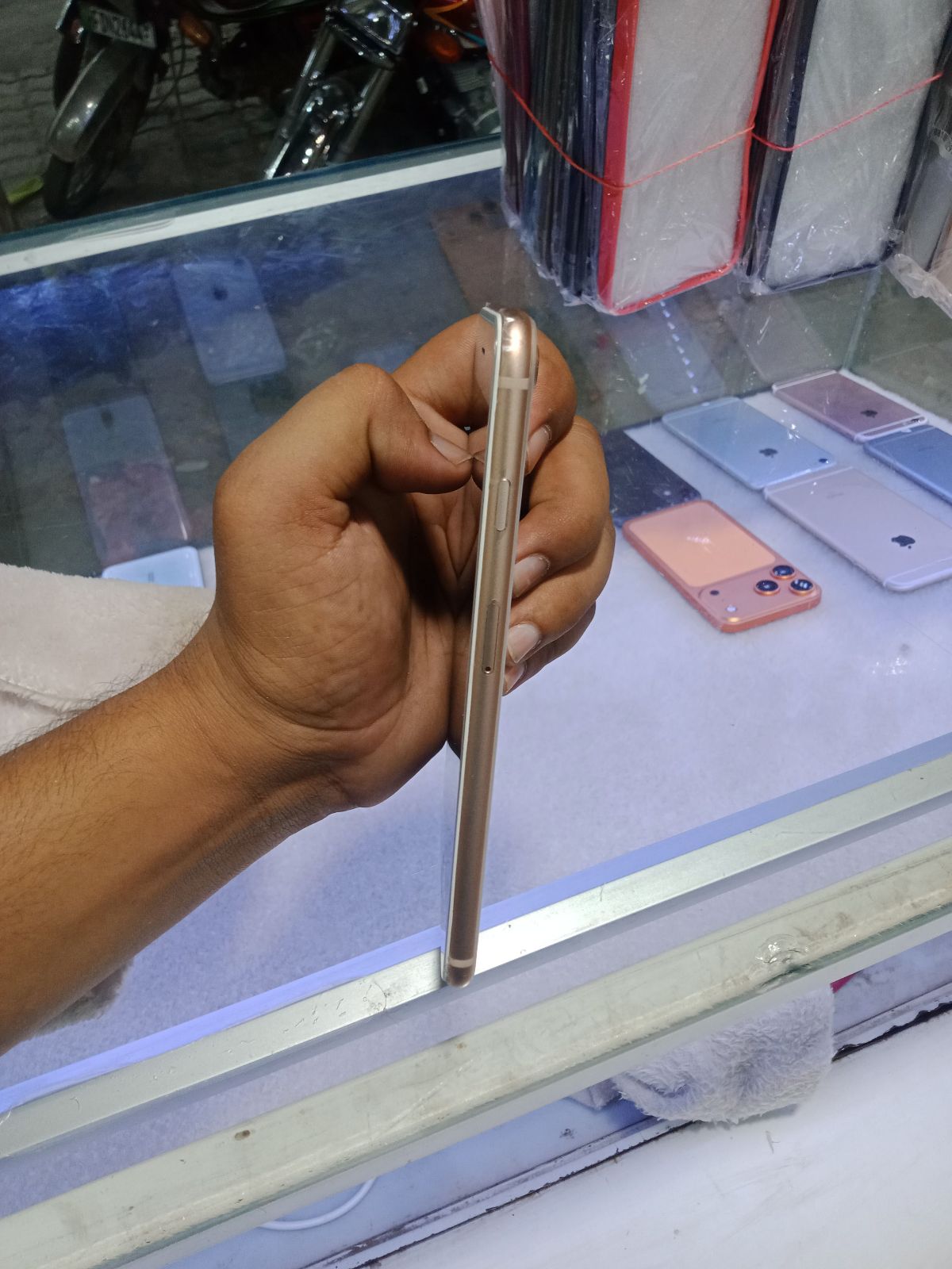 iPhone 8 Plus · 64GB - photo 5