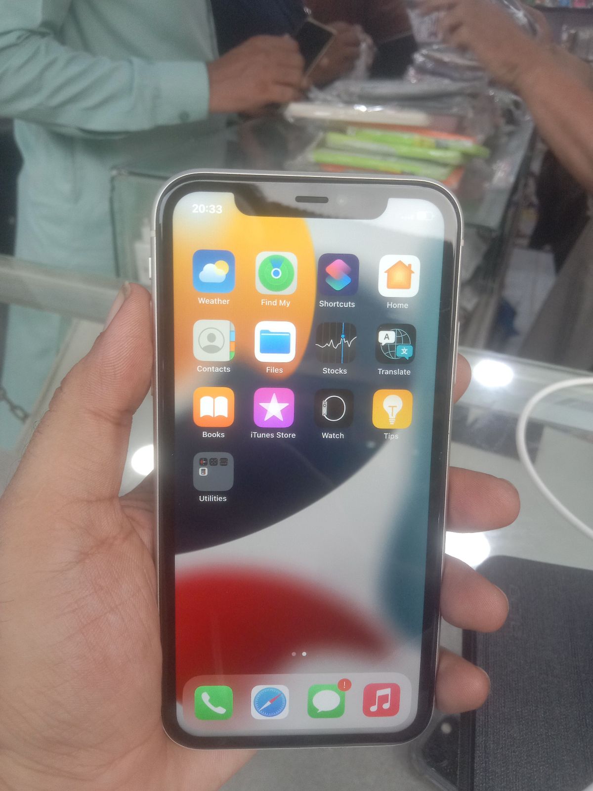 iPhone 11 · 64GB - photo 1