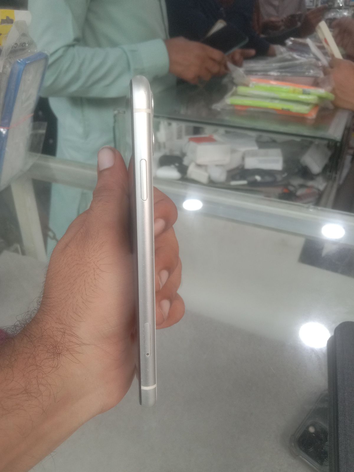 iPhone 11 · 64GB - photo 3