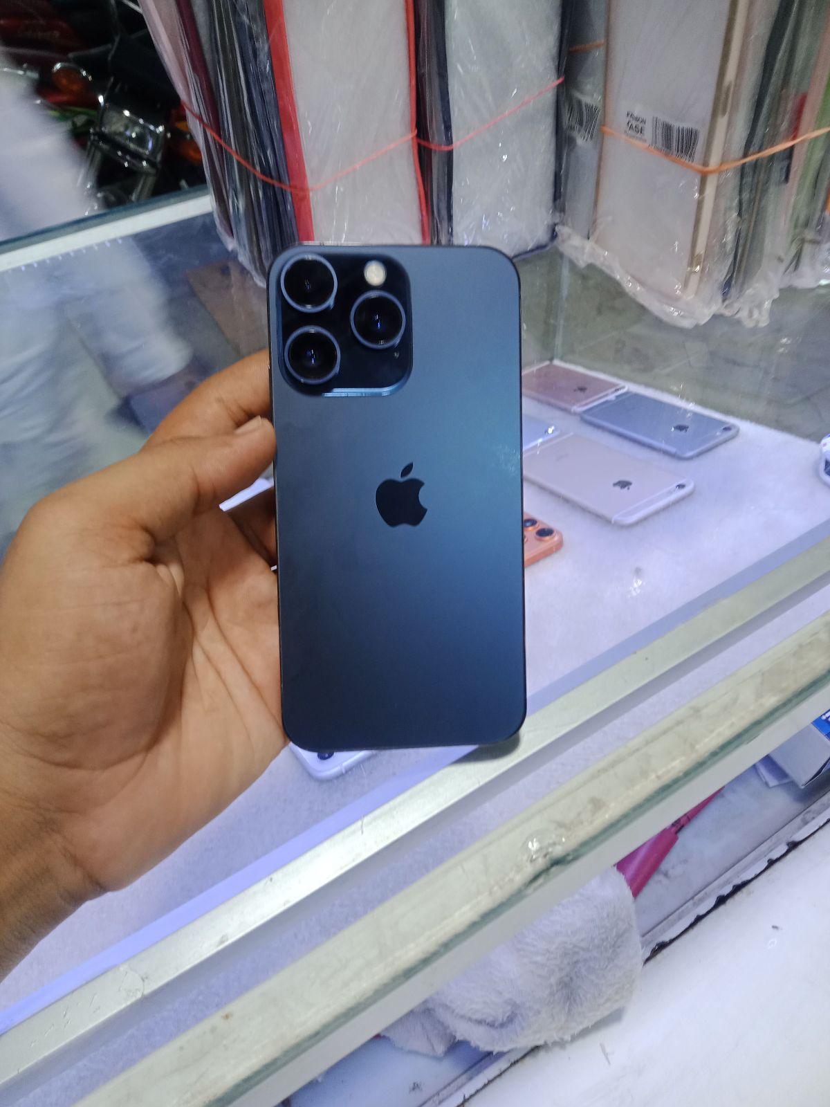 iPhone XR · 64GB - photo 2