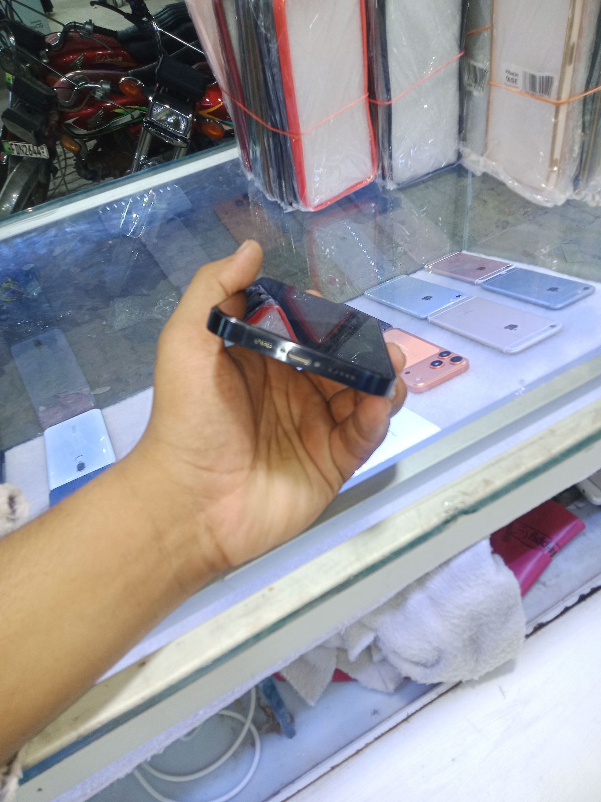 iPhone XR · 64GB - photo 5