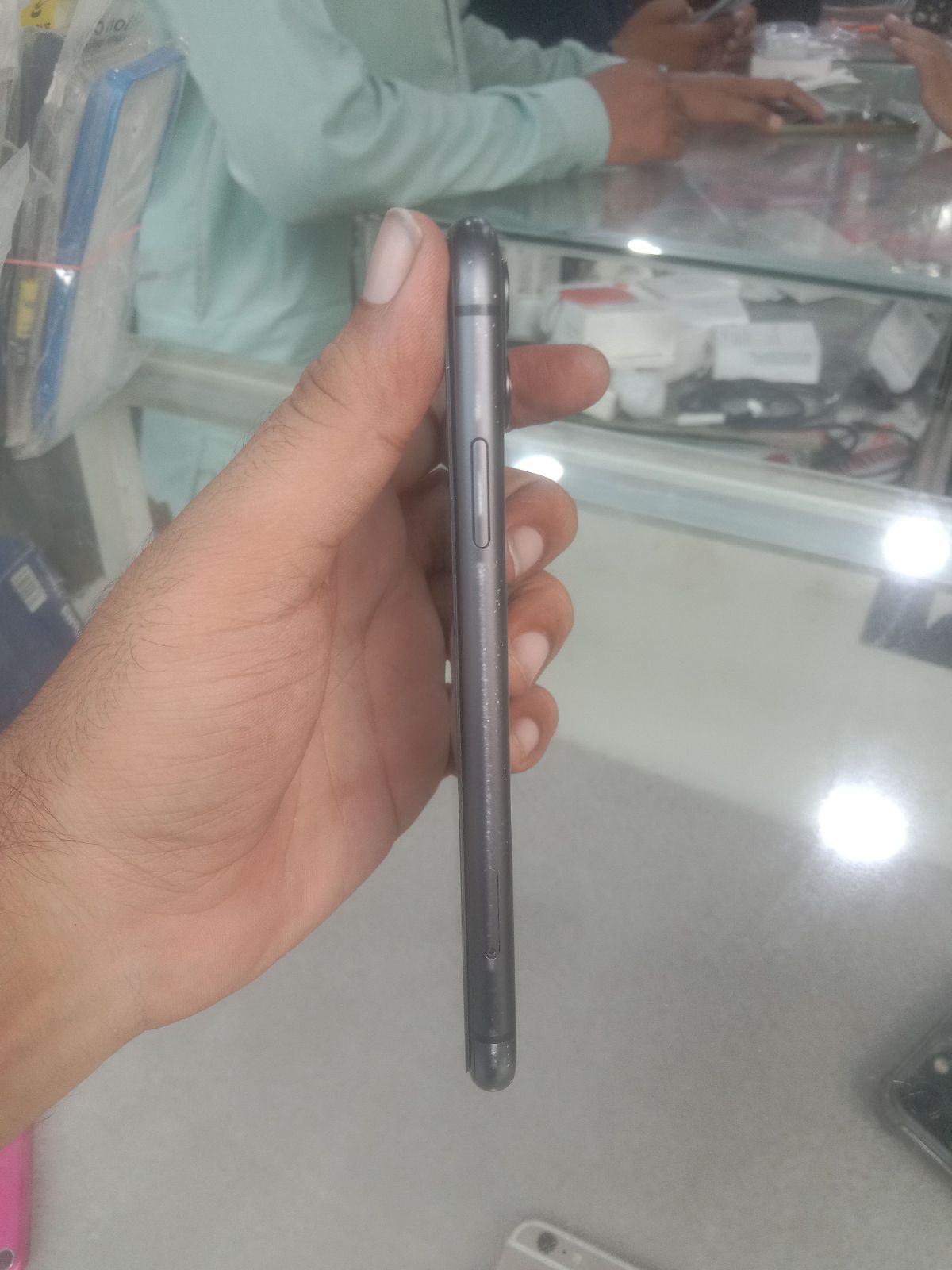 iPhone 11 · 128GB - photo 3