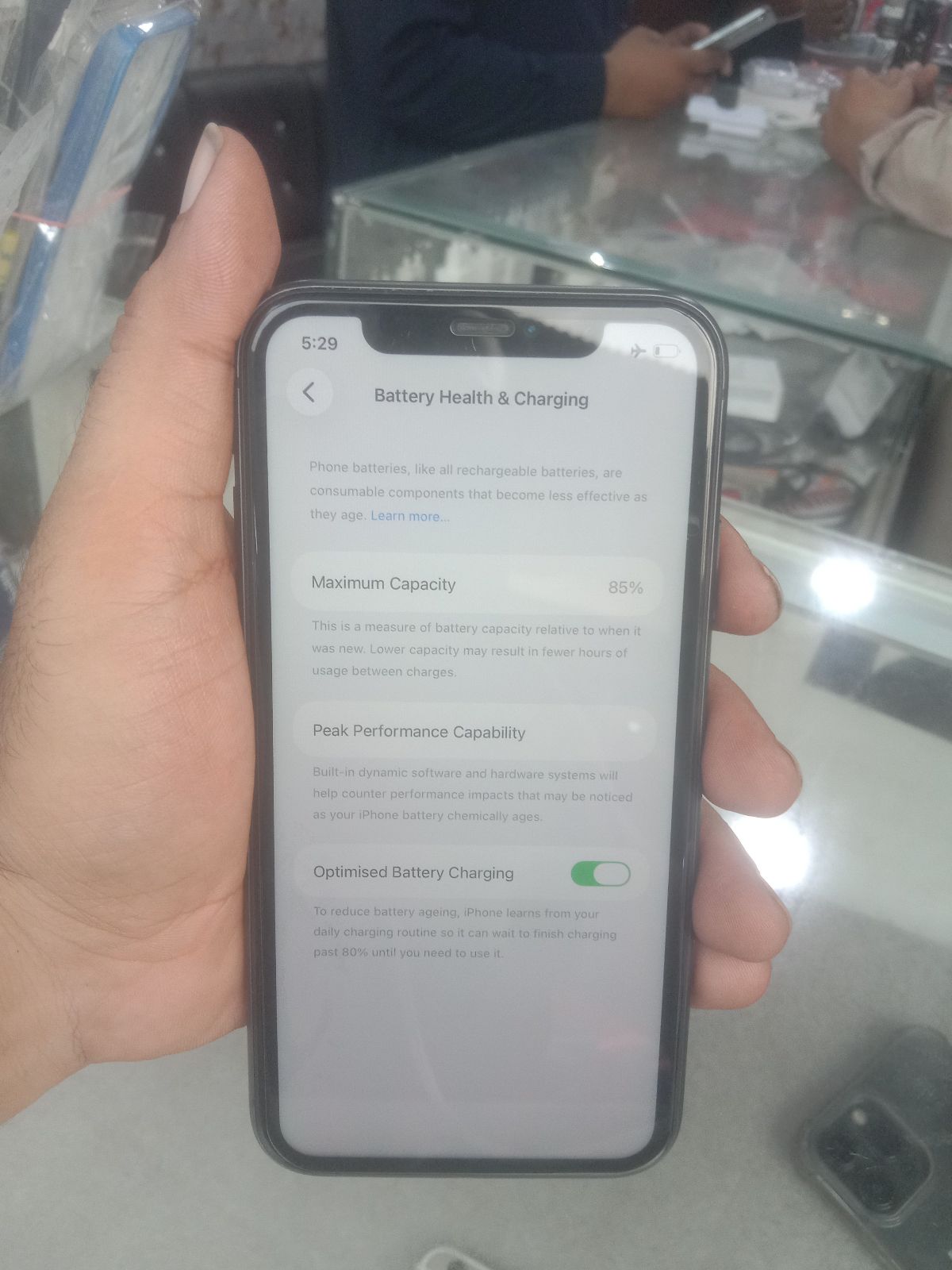 iPhone 11 · 128GB - photo 1