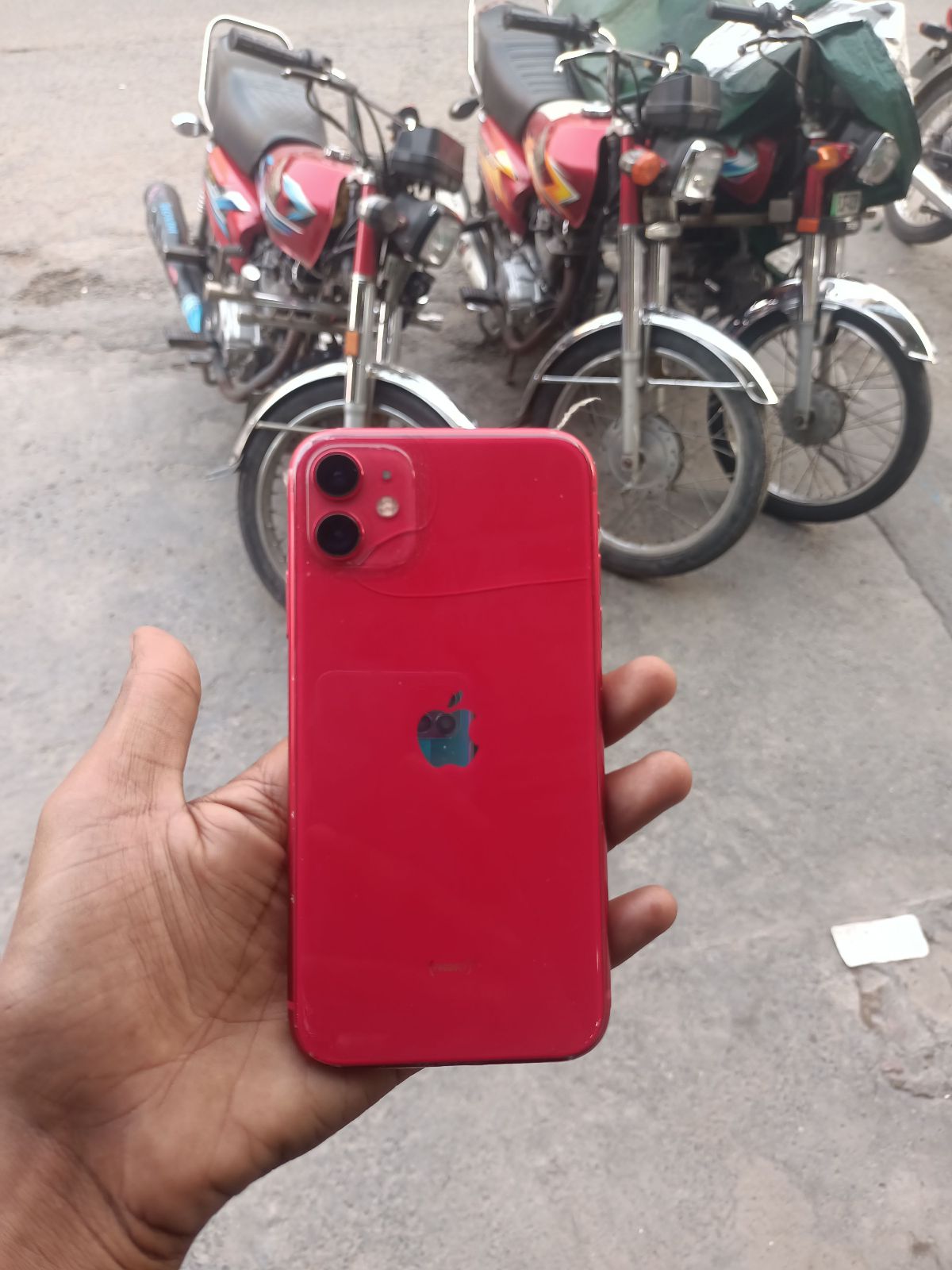 iPhone 11 · 64GB - photo 1