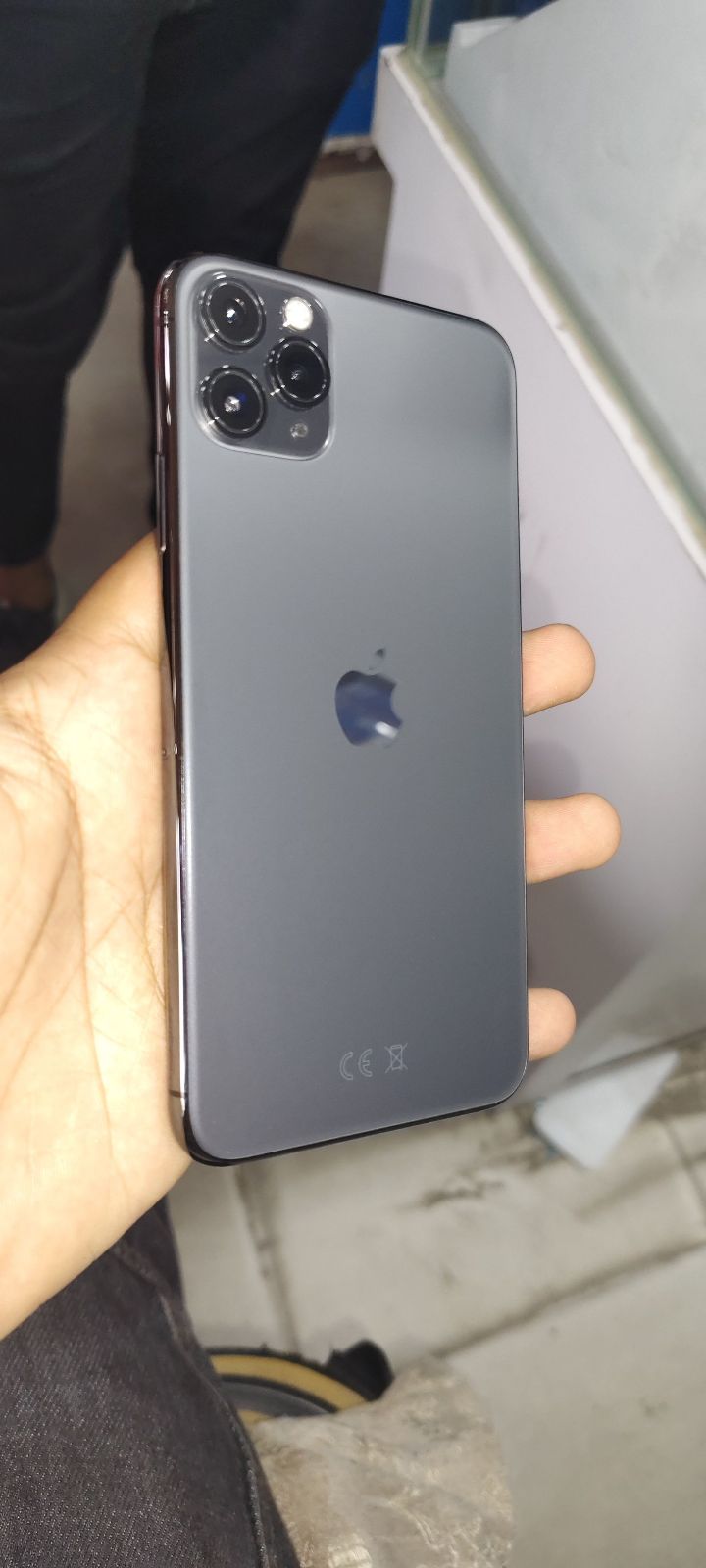 iPhone 11 Pro Max · 256GB - photo 2