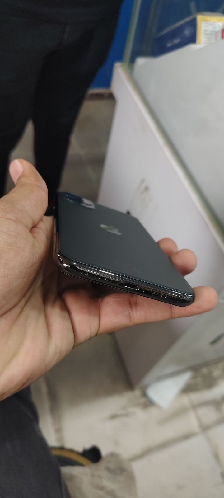 iPhone 11 Pro Max · 256GB - photo 3