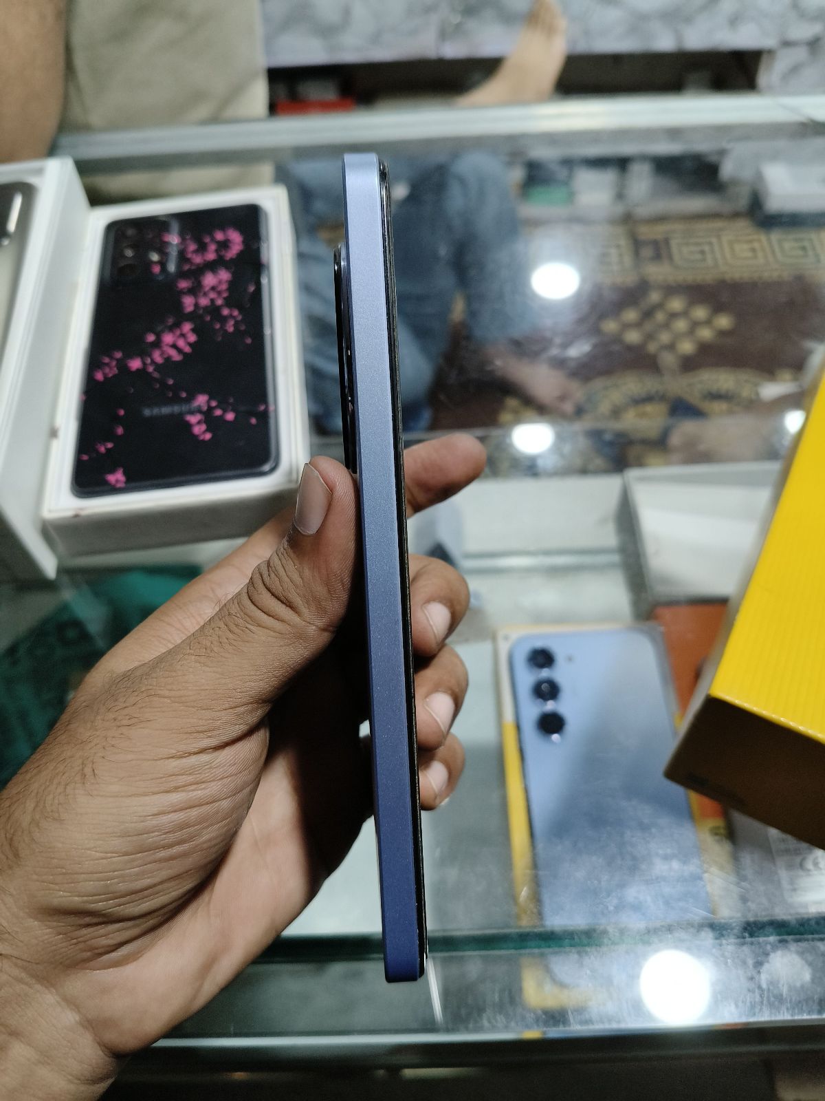 Realme 12 · 8GB / 256GB - photo 3