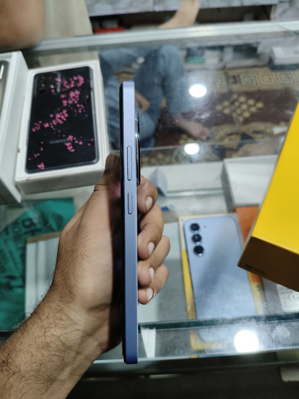 Realme 12 · 8GB / 256GB - photo 4