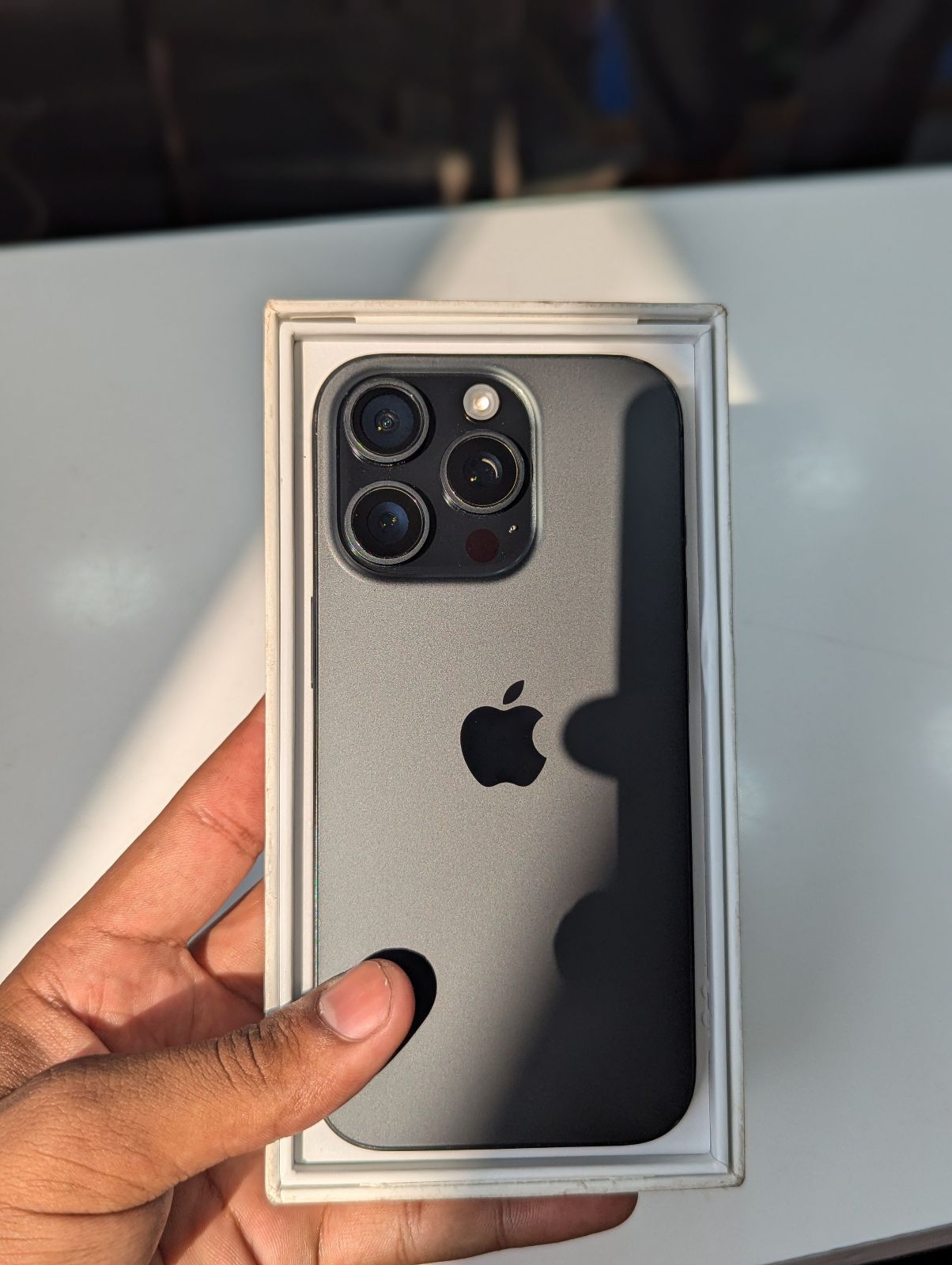iPhone 16 Pro · 1TB - photo 1