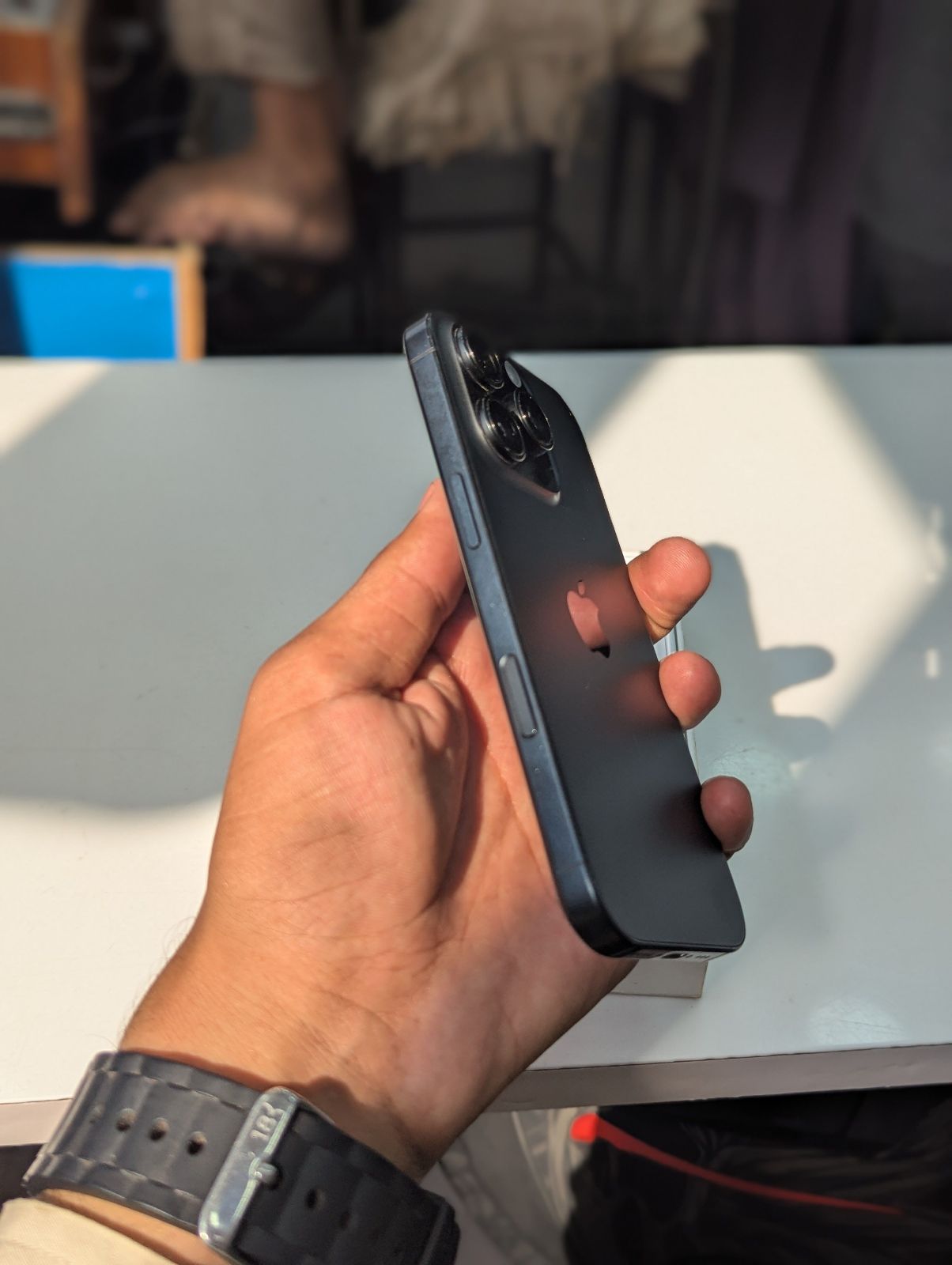 iPhone 16 Pro · 1TB - photo 4