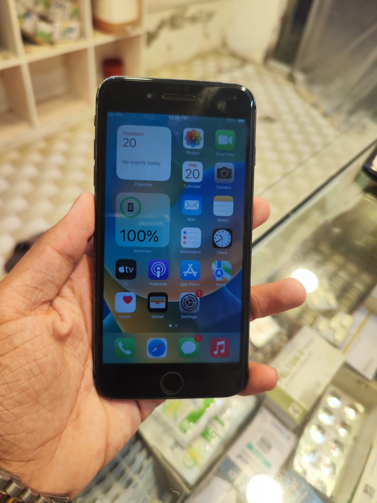 iPhone 8 Plus · 64GB - photo 1
