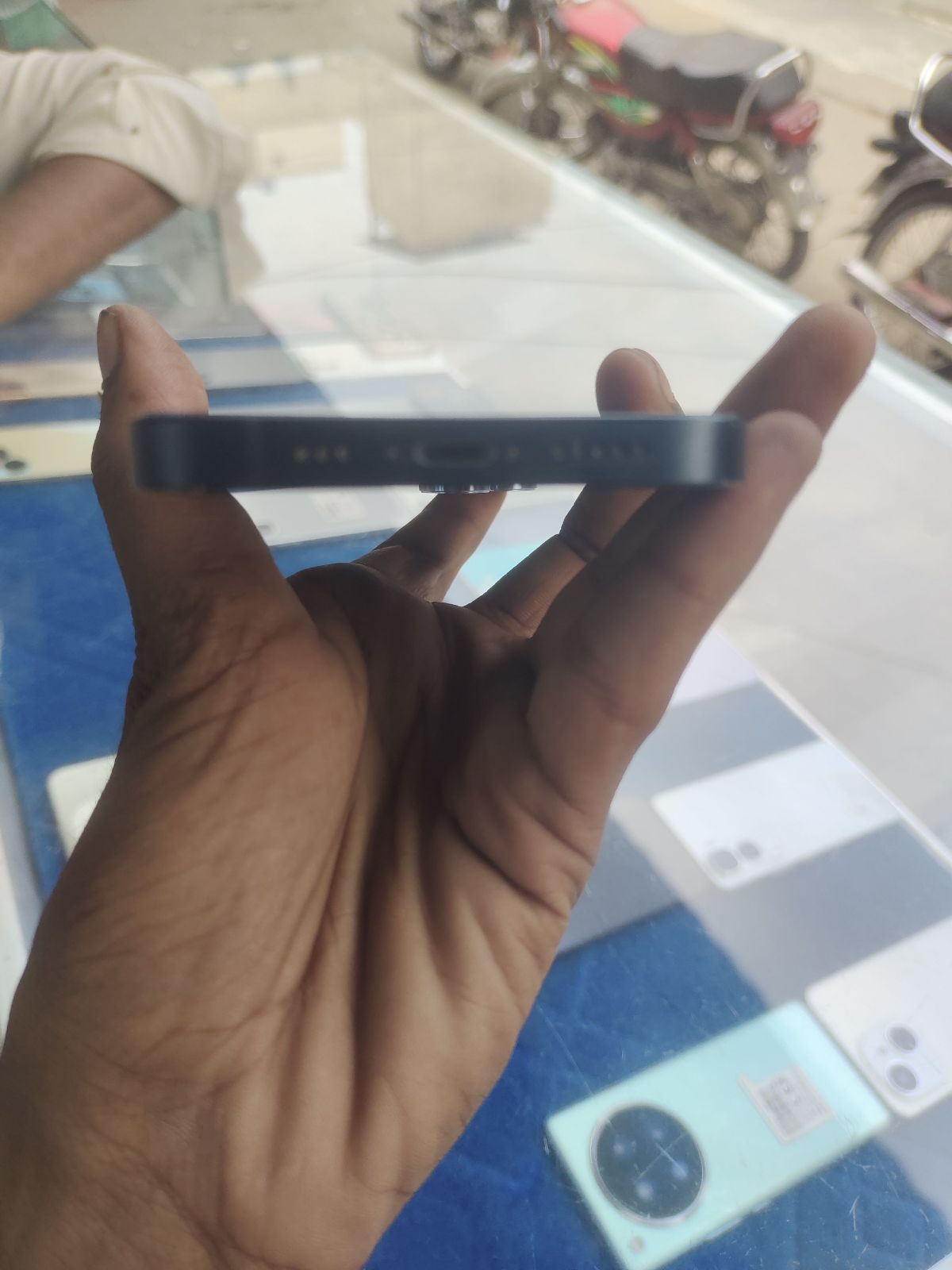 iPhone 14 · 128GB - photo 3
