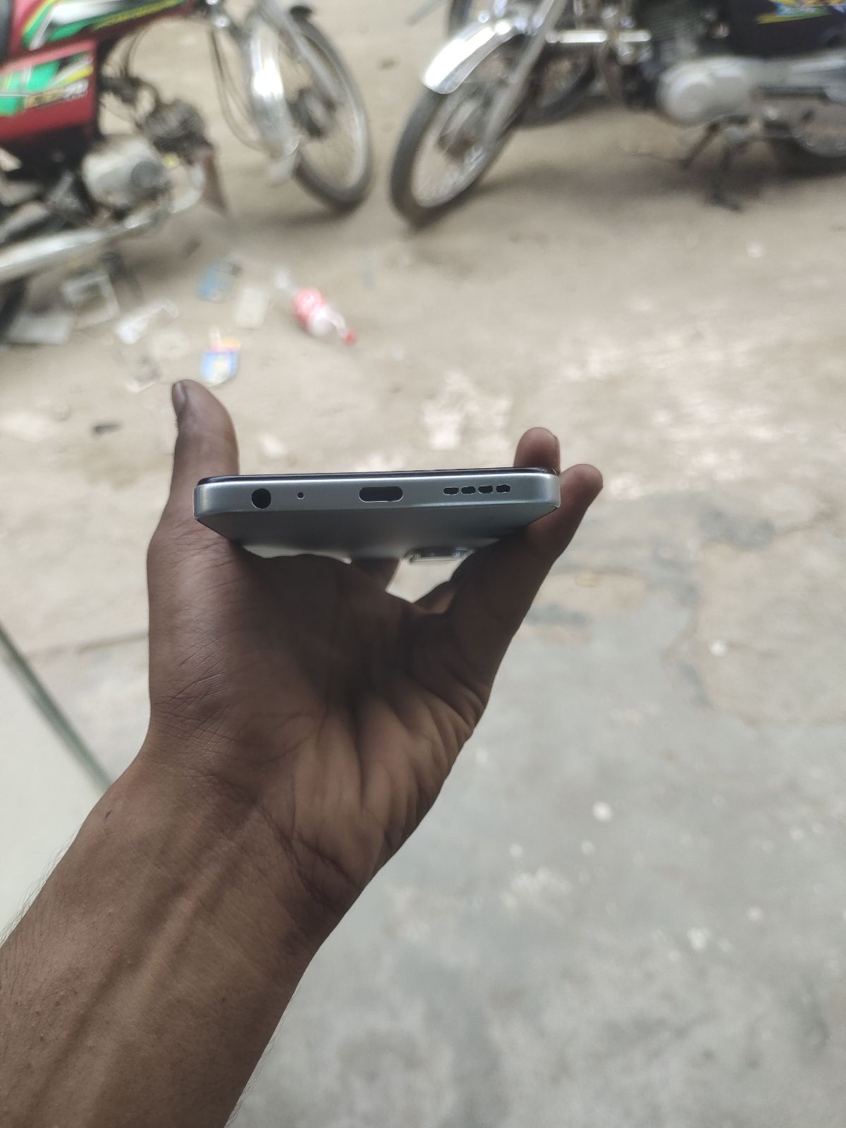 Infinix Hot 60i · 6GB / 128GB - photo 3