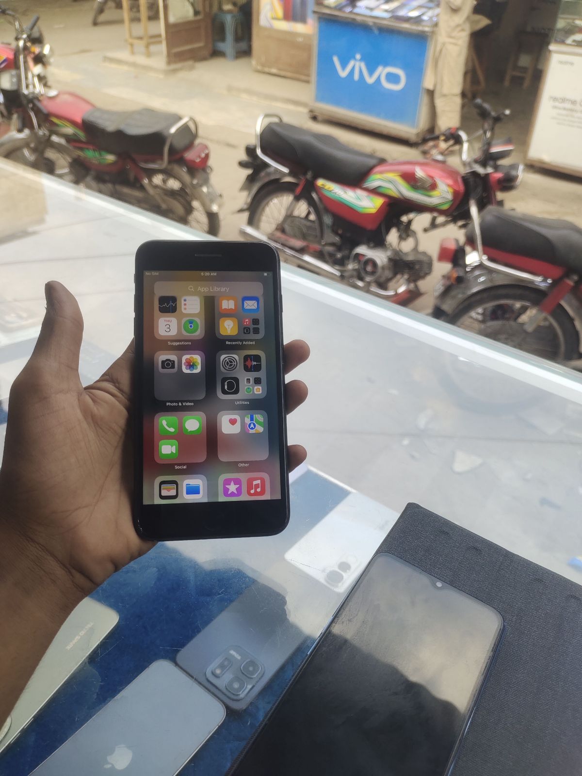 iPhone 7 Plus · 128GB - photo 5