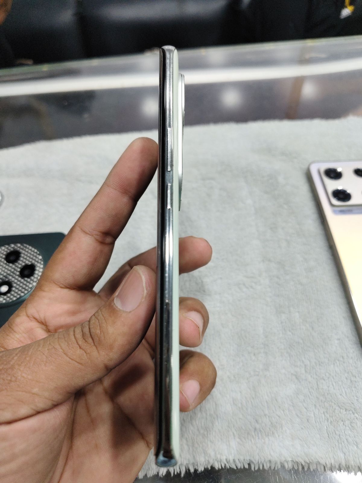 Vivo V40e · 8GB / 256GB - photo 2