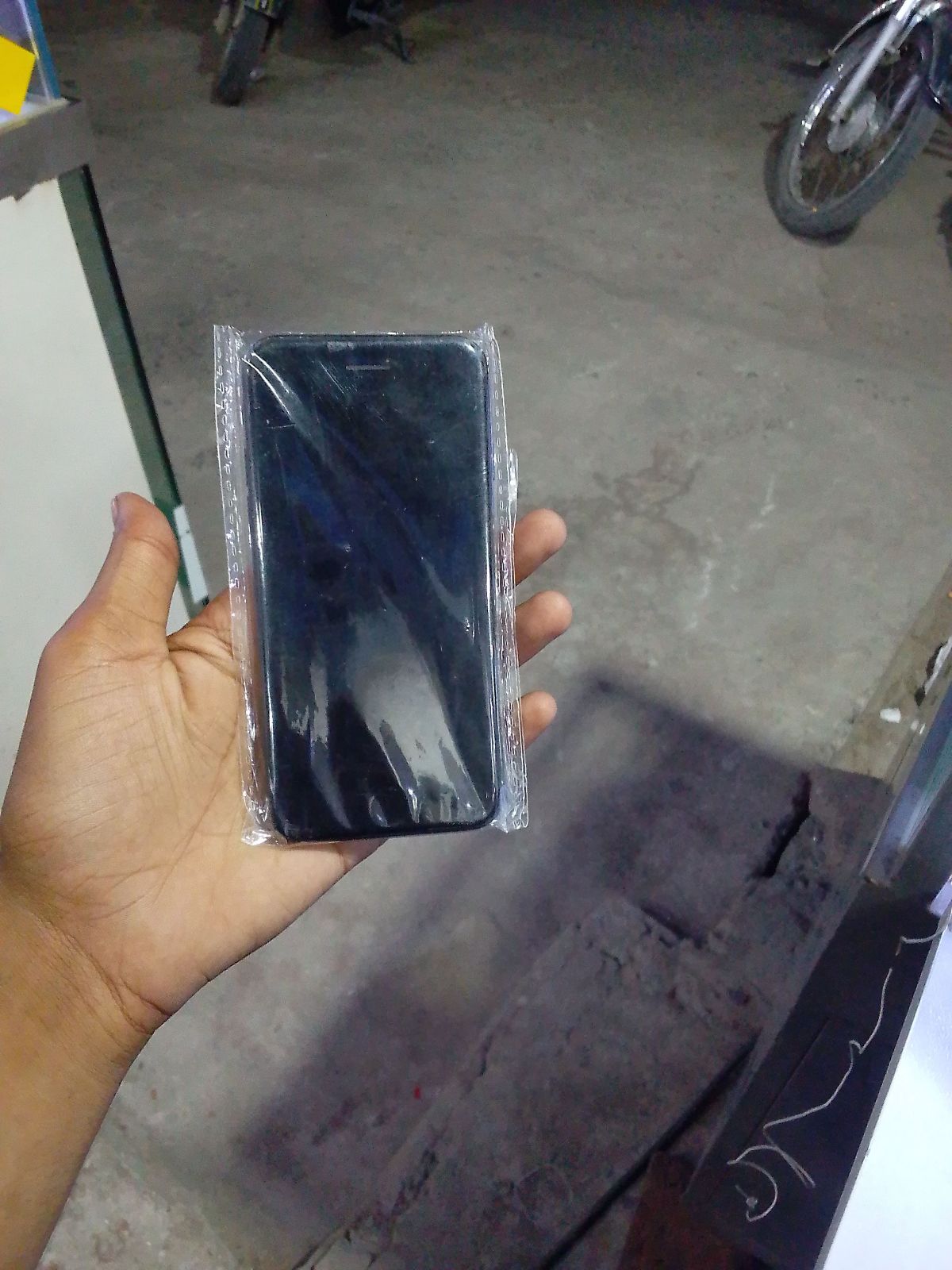 iPhone 7 · 128GB - photo 2