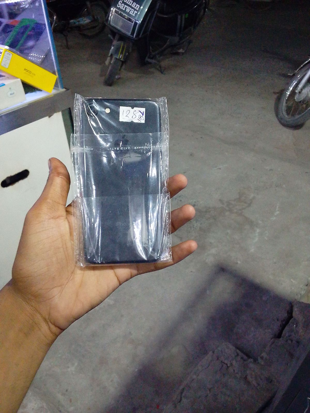 iPhone 7 · 128GB - photo 1