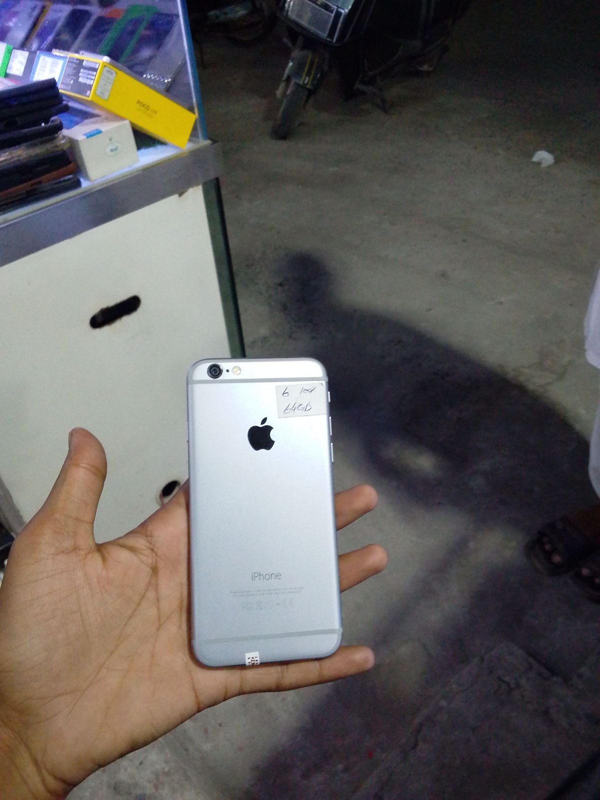 iPhone 6s · 64GB - photo 1