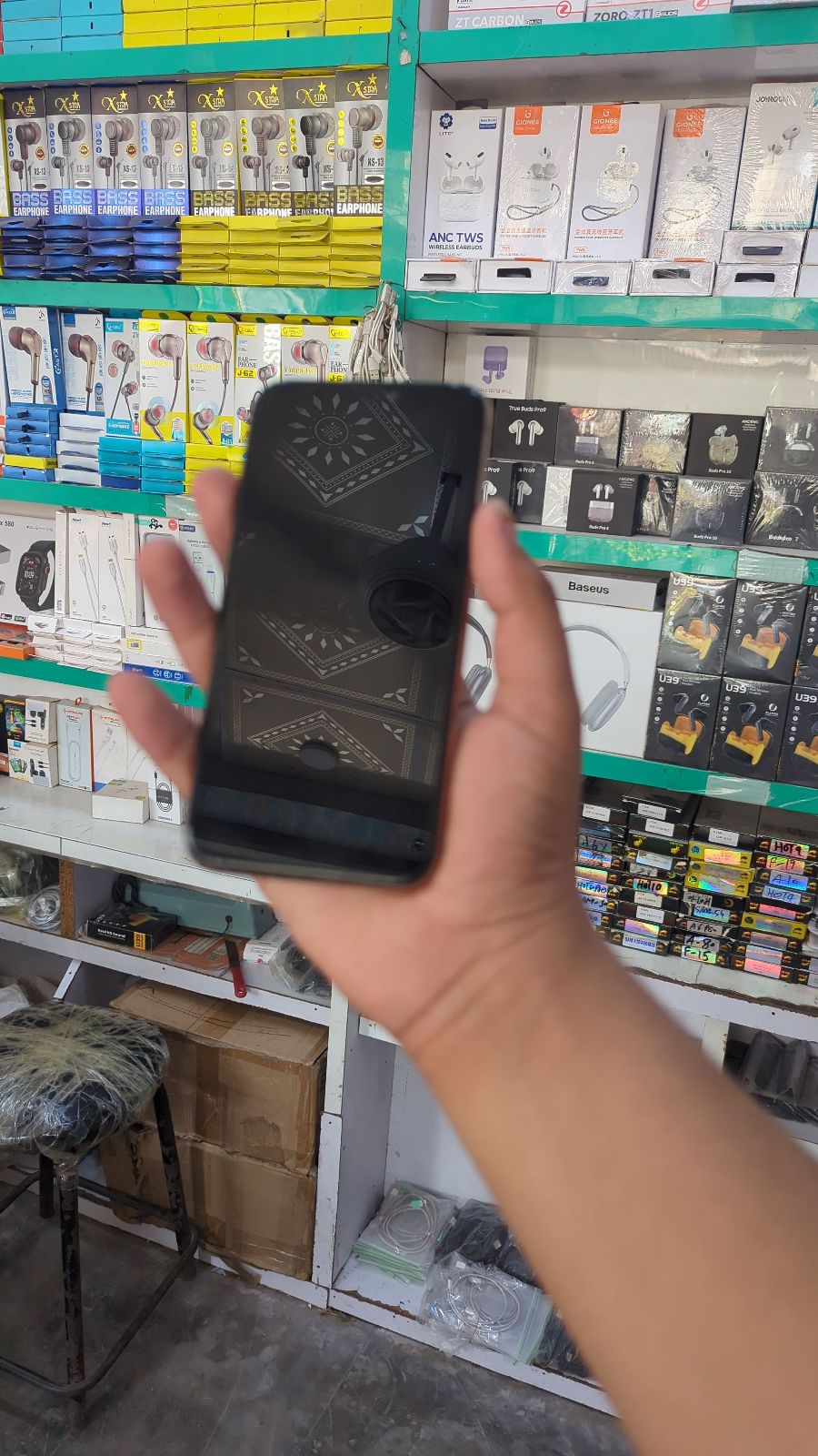 iPhone 11 Pro · 64GB - photo 2
